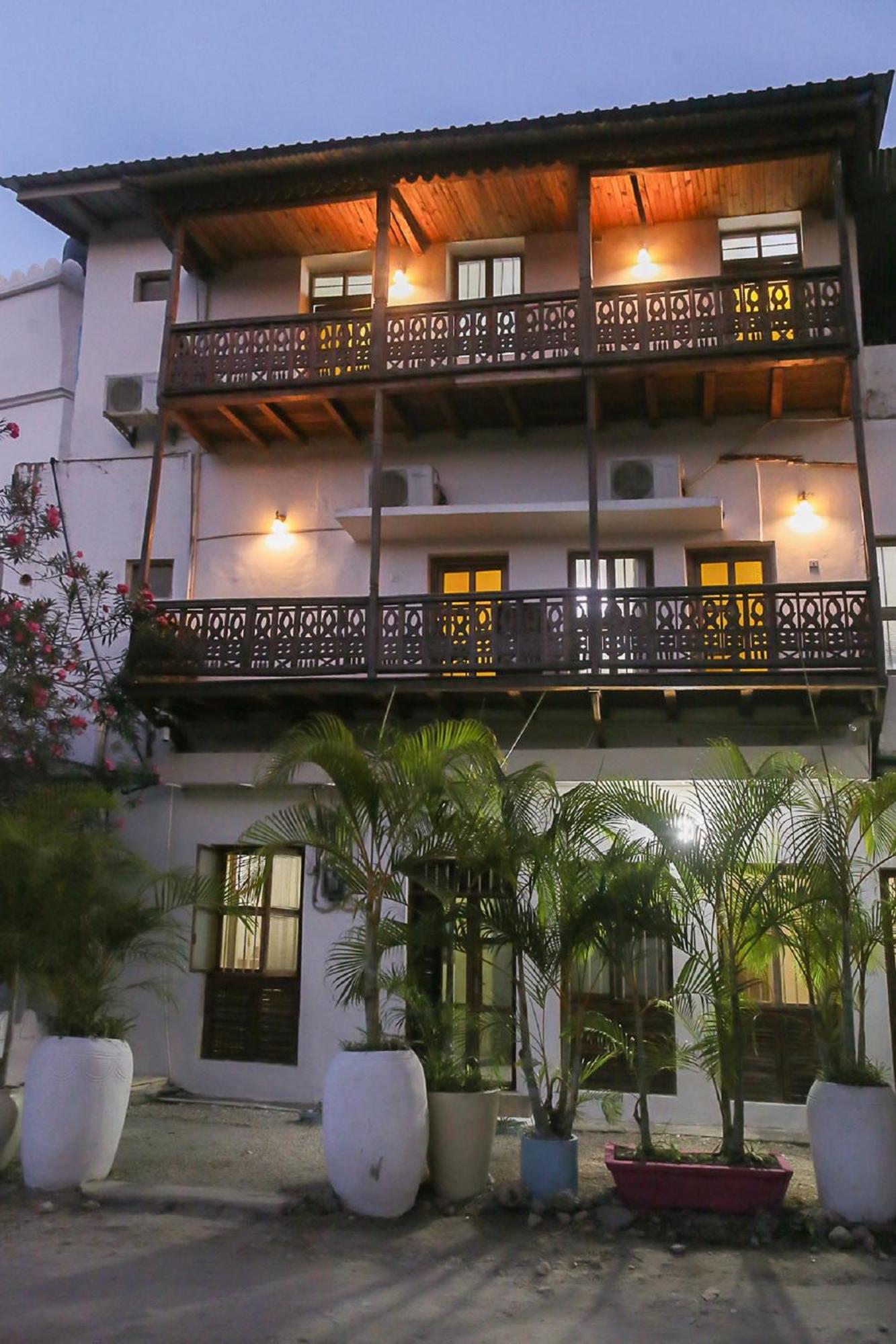 Town Nest Hotel