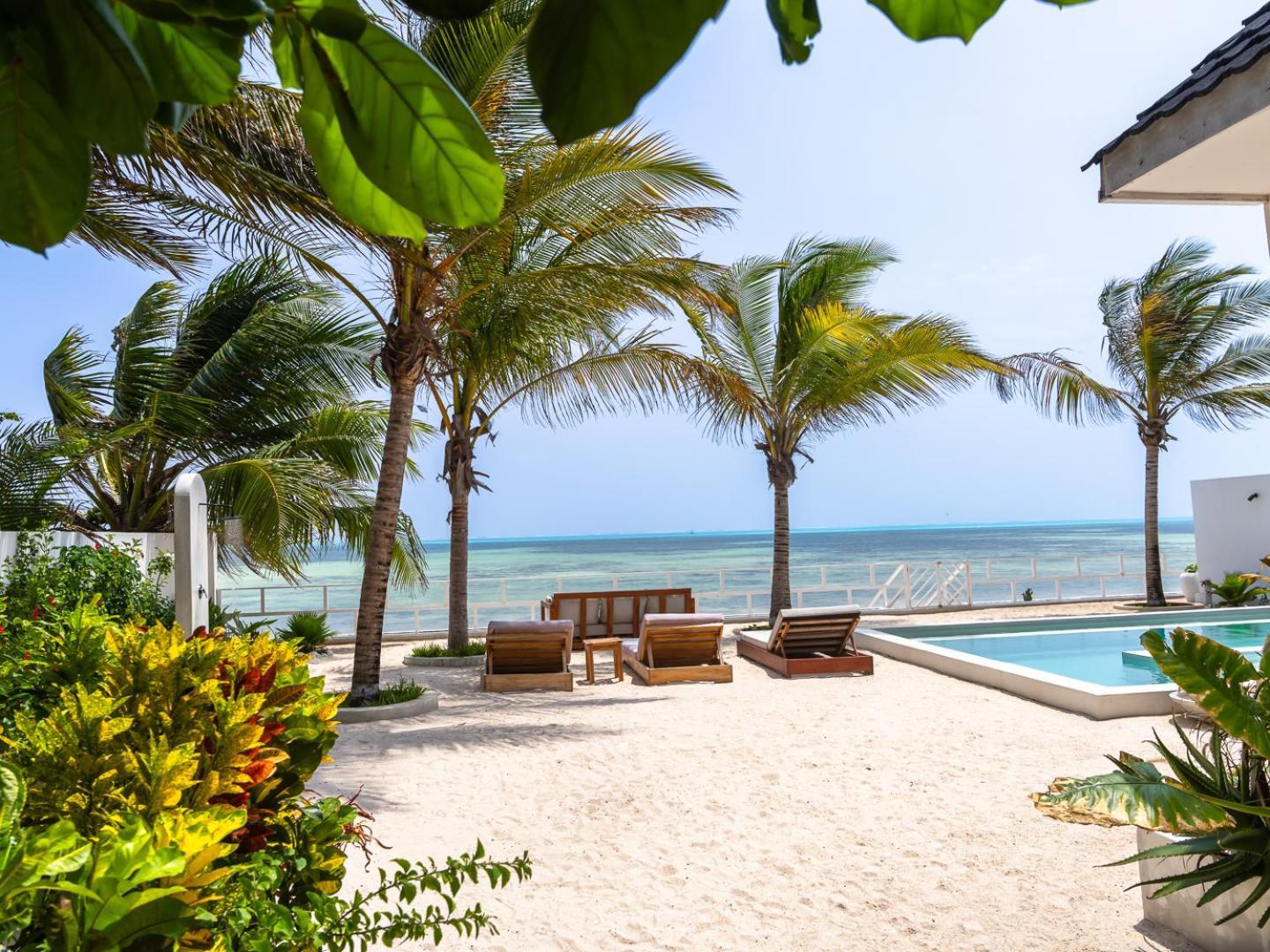 Villa Solymar Staffed Beach Front *