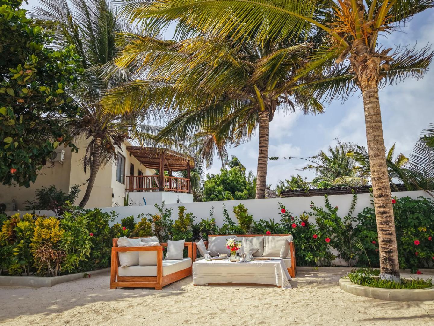 Solymar Staffed Beach Front Jambiani (Zanzibar)
