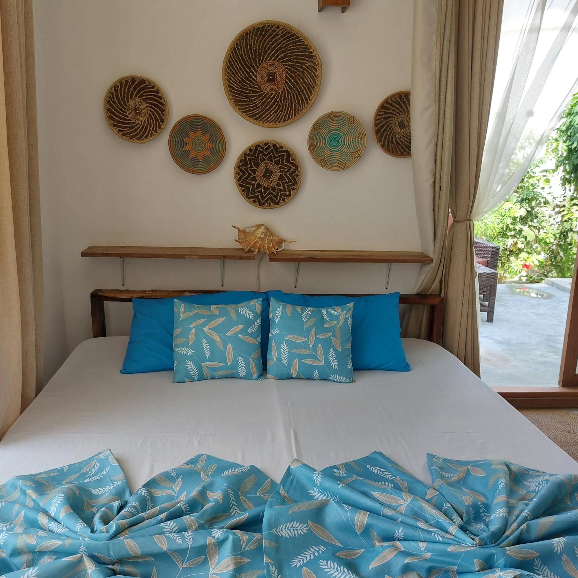 Anna's House With Pool Homestay Pingwe