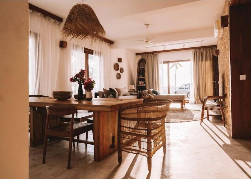 Villa Ocean Front With Pool, Zanzibar Pingwe