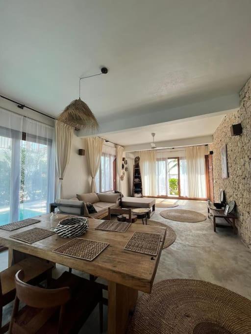 Ocean Front With Pool, Zanzibar Villa