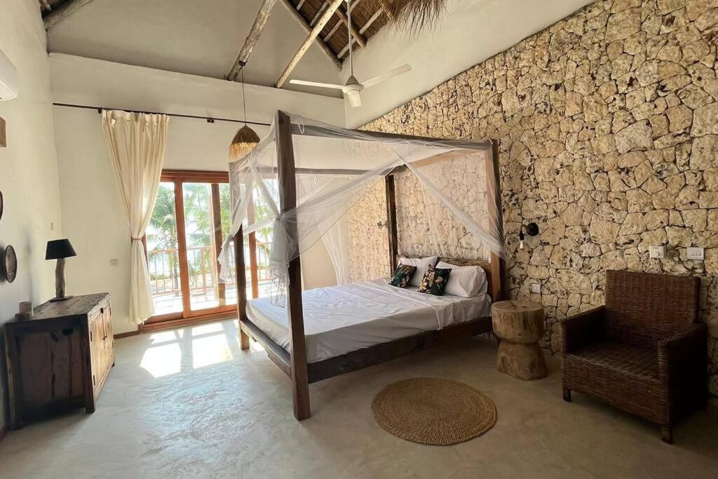 Ocean Front With Pool, Zanzibar Villa Pingwe