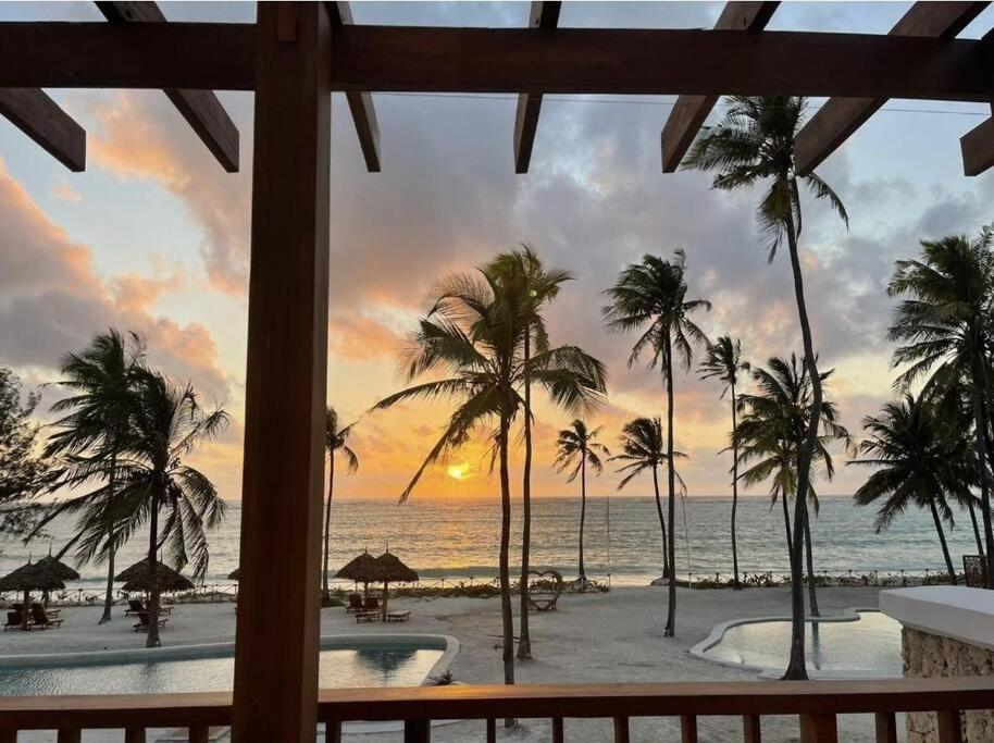 Villa Ocean Front With Pool, Zanzibar Pingwe