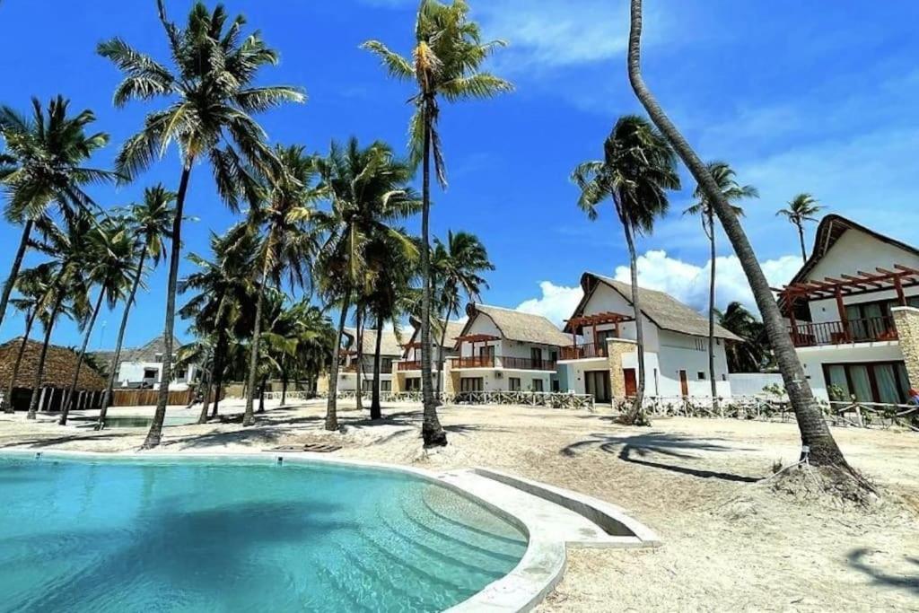 Ocean Front With Pool, Zanzibar Villa Pingwe