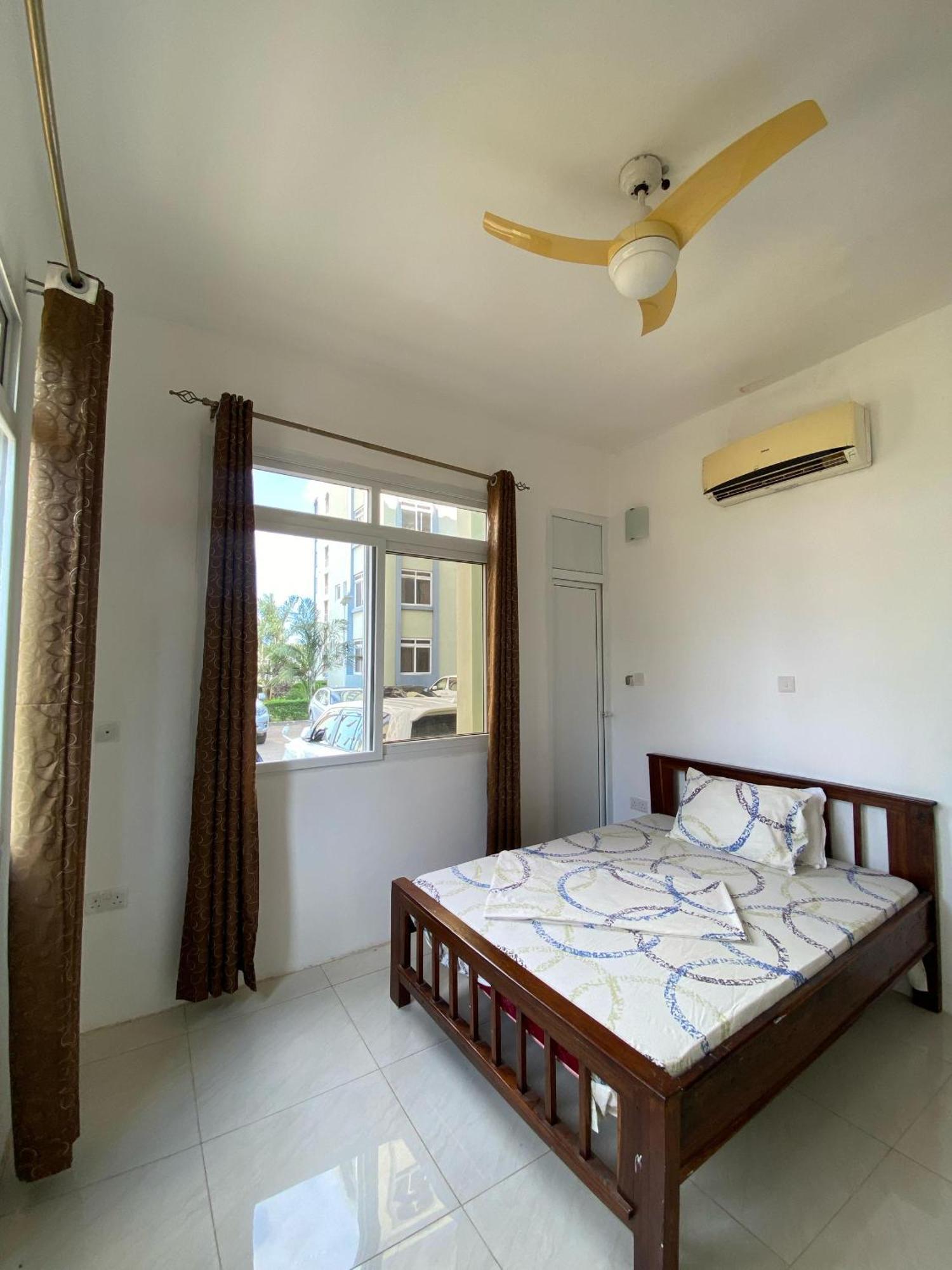 Manolo * Zanzibar