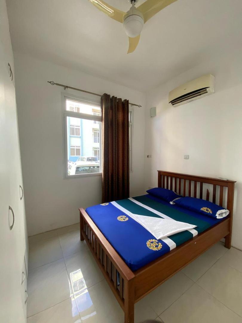 Manolo * Zanzibar