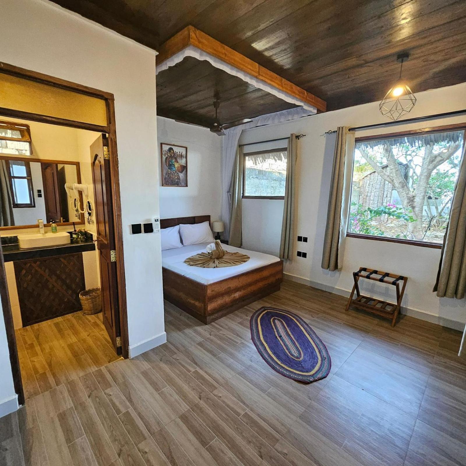 Hotel Mambo Ocean 4*