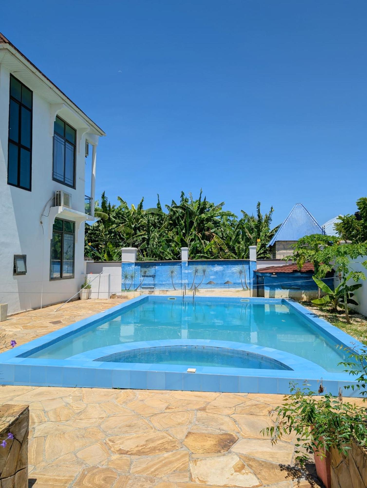 Villa Mbweni *