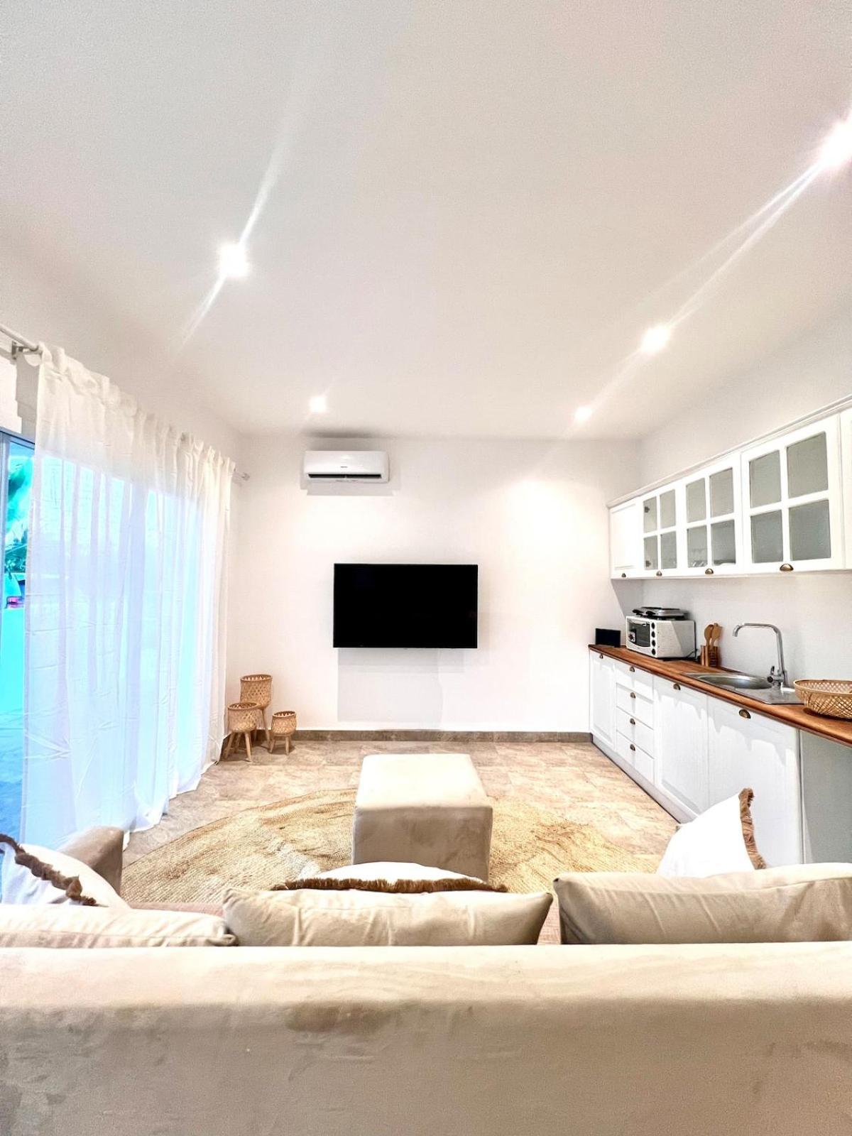 Villa Seaside Reflexion - Entire With Private Pool