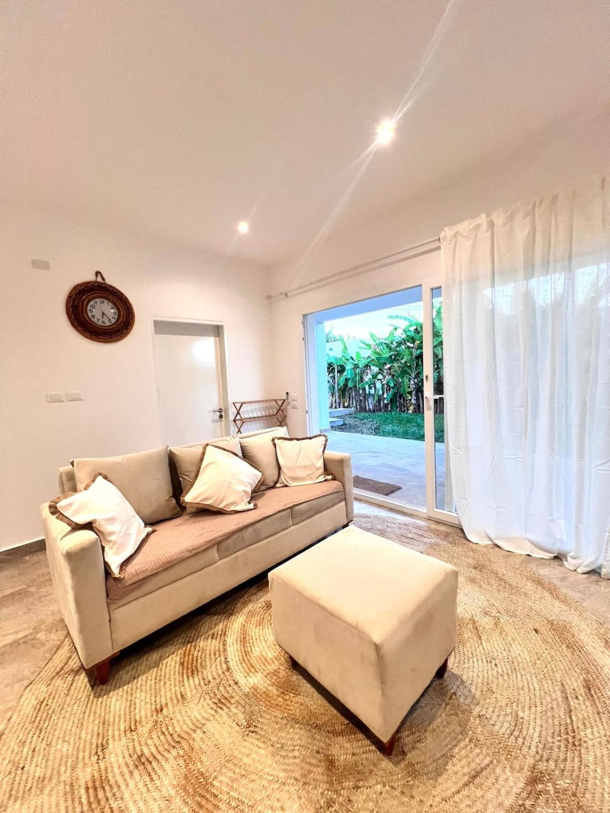 Villa Seaside Reflexion - Entire With Private Pool Gulioni