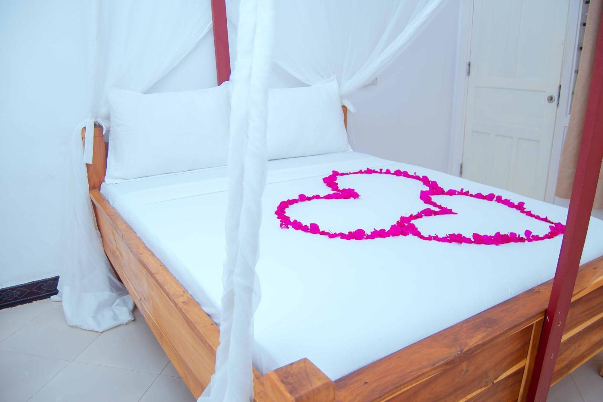 Suda Lodge *