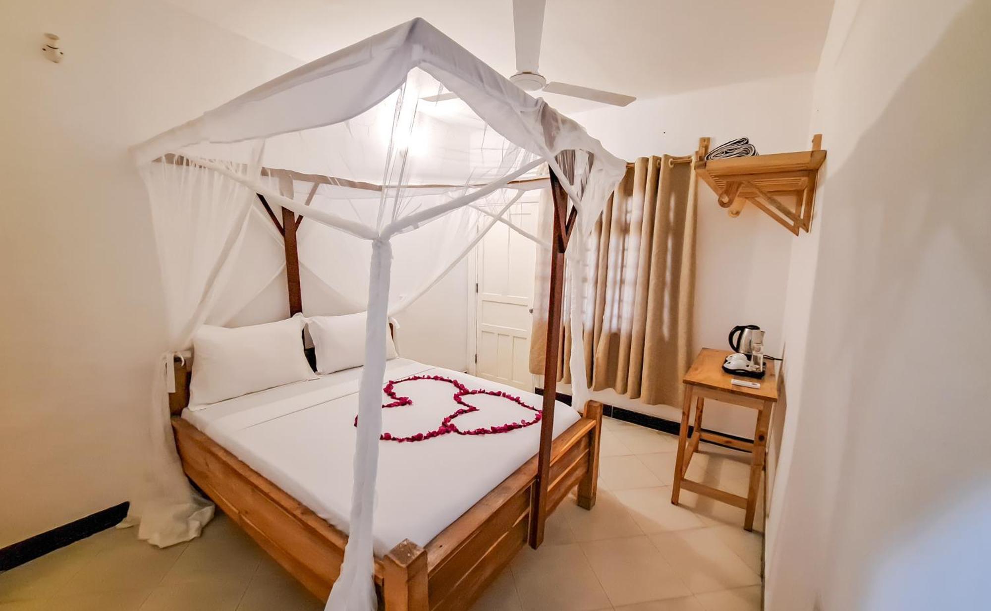 Suda Lodge *