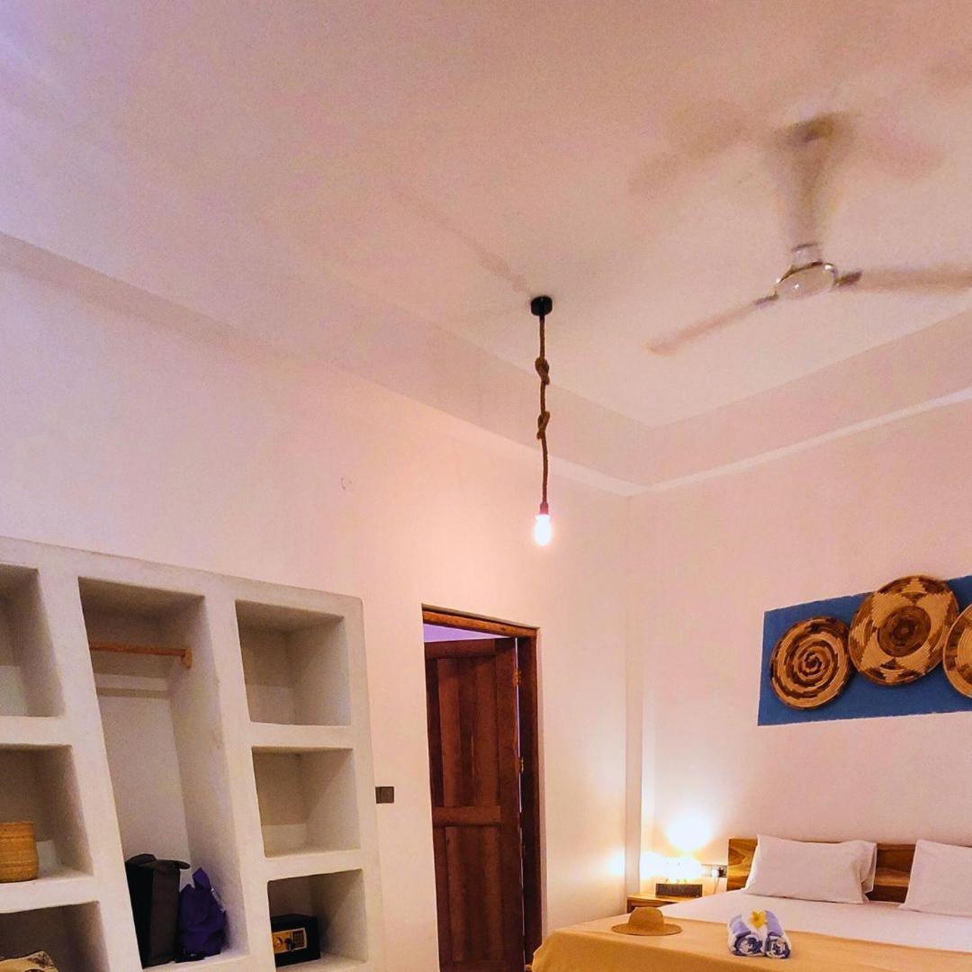 Villa Exquisite Double Storey Luxury Retreat 90m From Zanzibar Ideal Prime Location Tv Wifi Aircon And Private Pool
