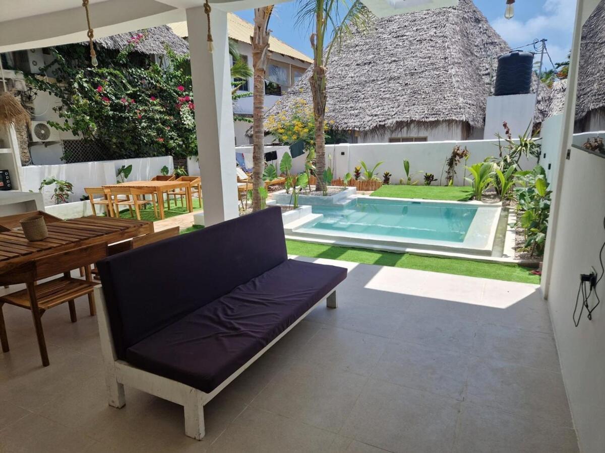 Exquisite Double Storey Luxury Retreat 90m From Zanzibar Ideal Prime Location Tv Wifi Aircon And Private Pool