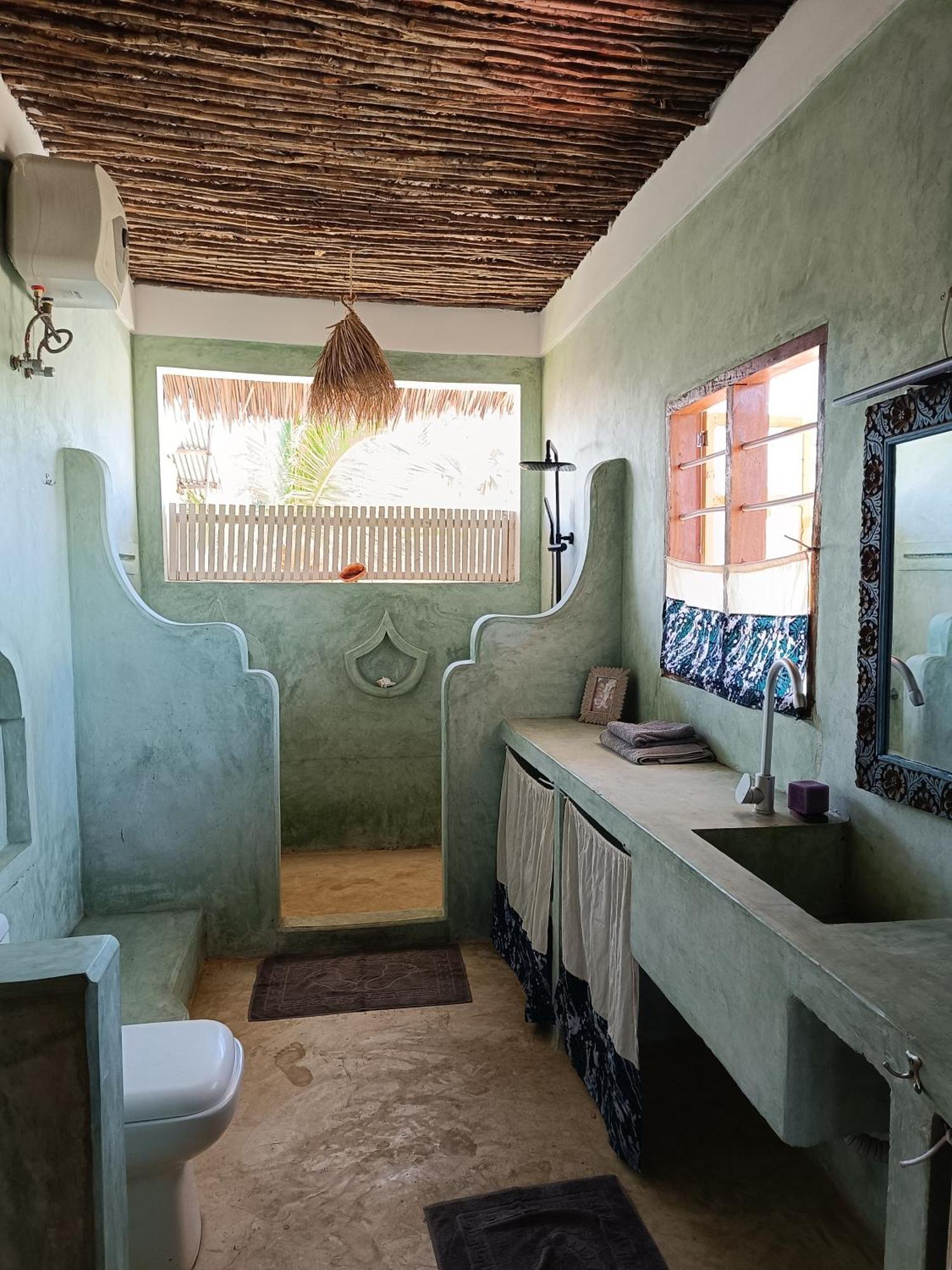 Mgongo Tree House *