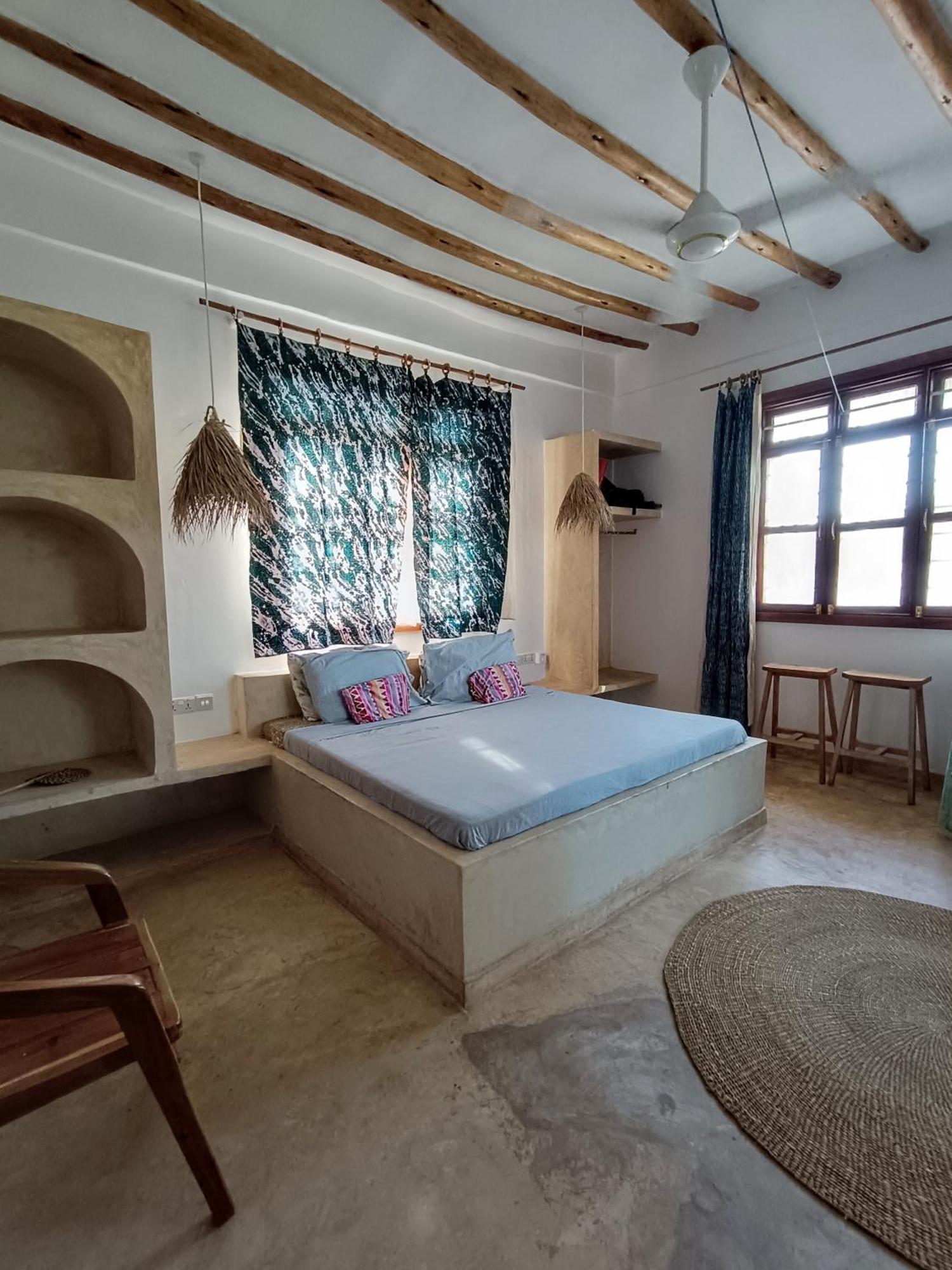 Mgongo Tree House