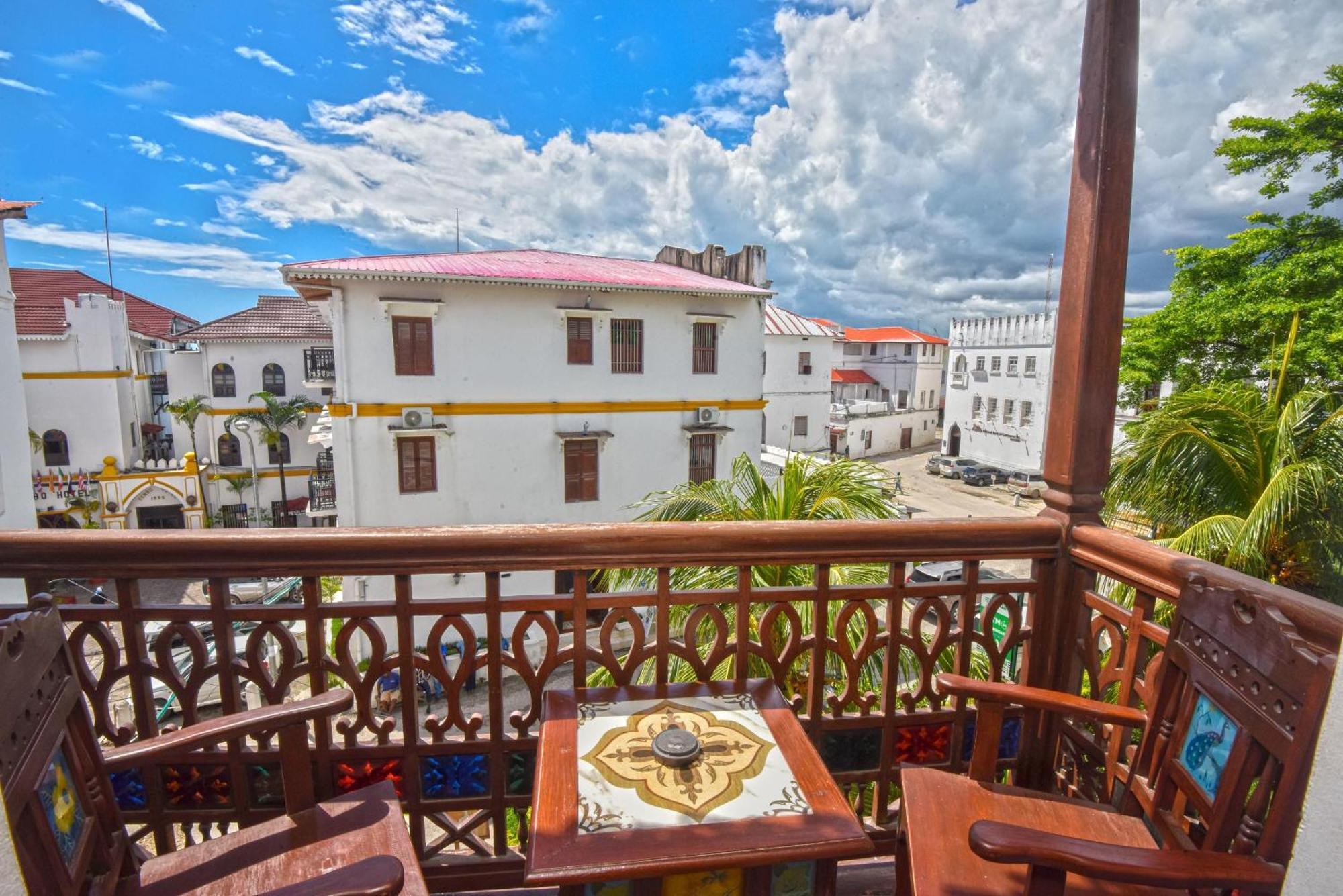 Tembo House 4*