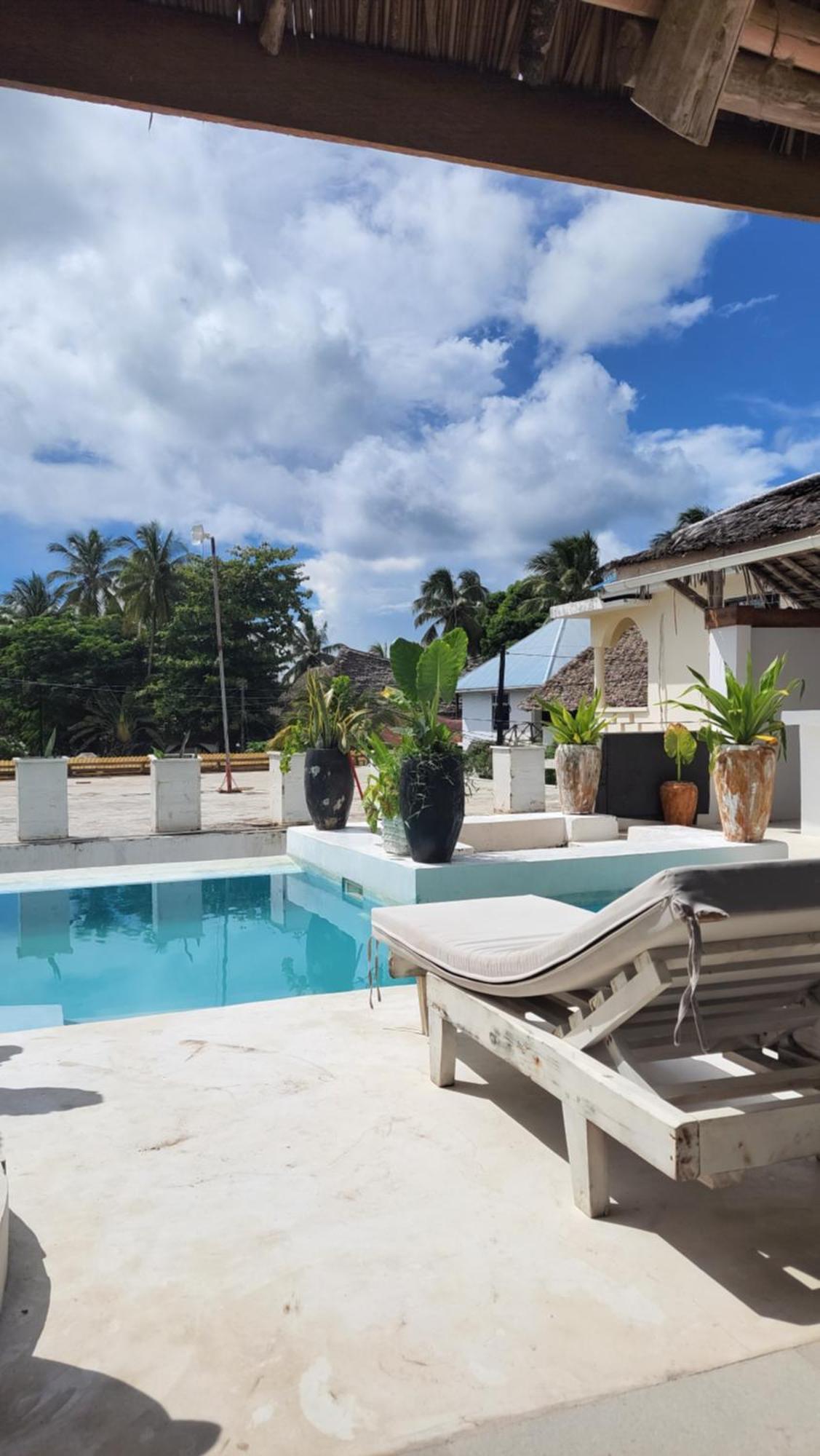 Luxury Penthouse With Private Rooftop Pool Prime Location Zanzibar Tv Wifi Ac Steps To The * Paje