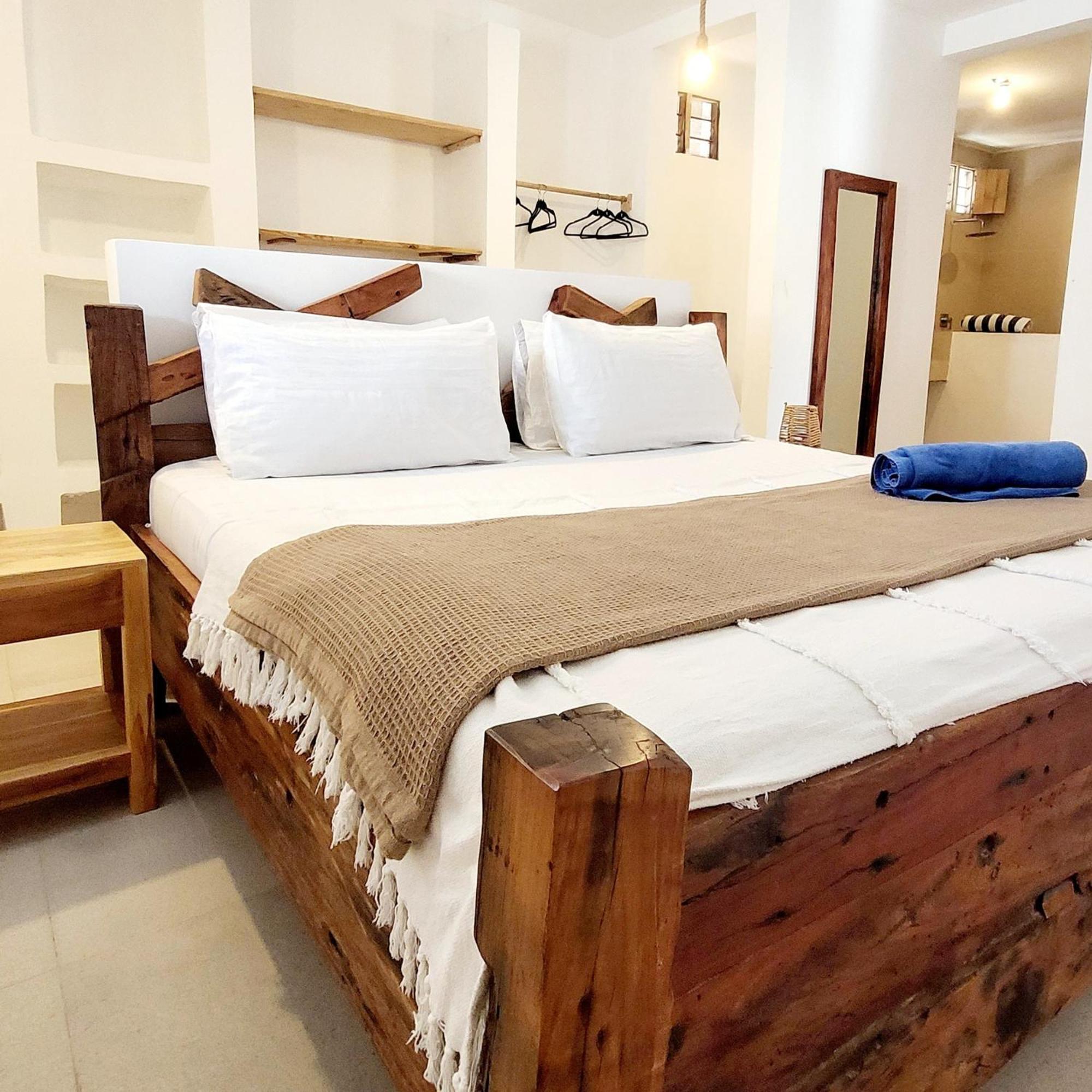 Luxury Penthouse With Private Rooftop Pool Prime Location Zanzibar Tv Wifi Ac Steps To The Villa