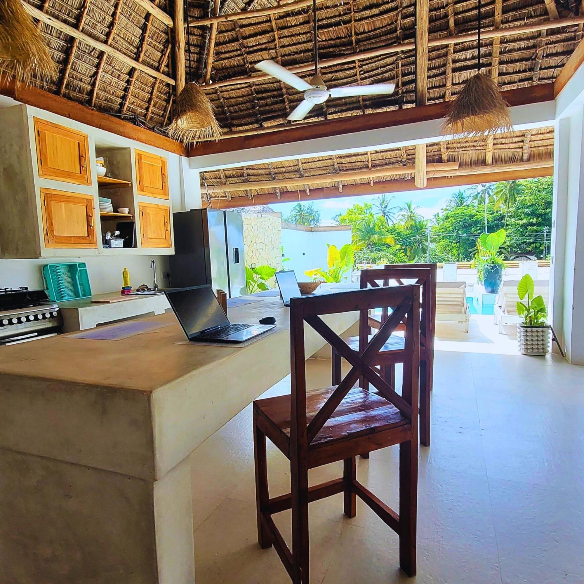 Luxury Penthouse With Private Rooftop Pool Prime Location Zanzibar Tv Wifi Ac Steps To The Villa *