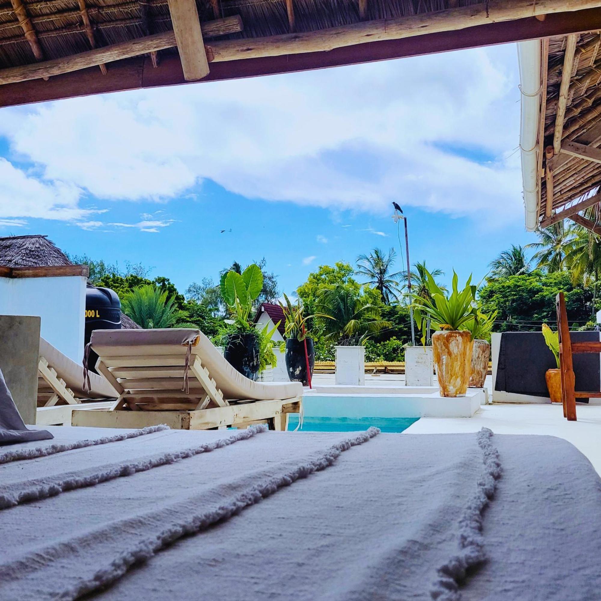 Luxury Penthouse With Private Rooftop Pool Prime Location Zanzibar Tv Wifi Ac Steps To The *