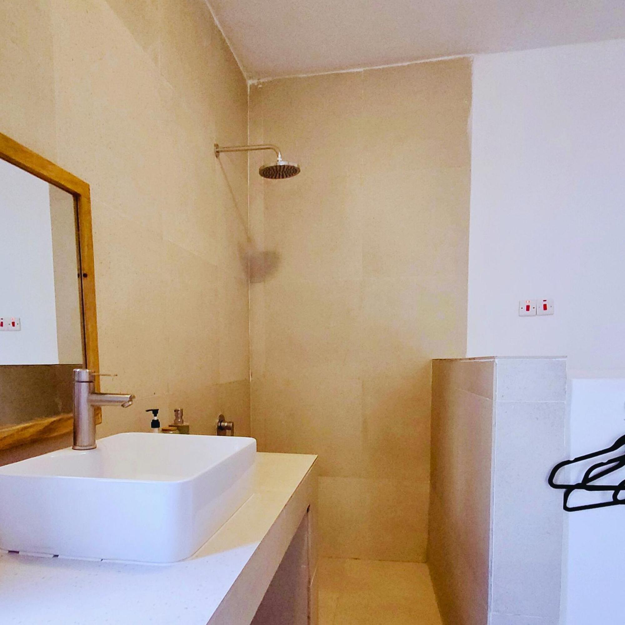 Luxury Penthouse With Private Rooftop Pool Prime Location Zanzibar Tv Wifi Ac Steps To The *