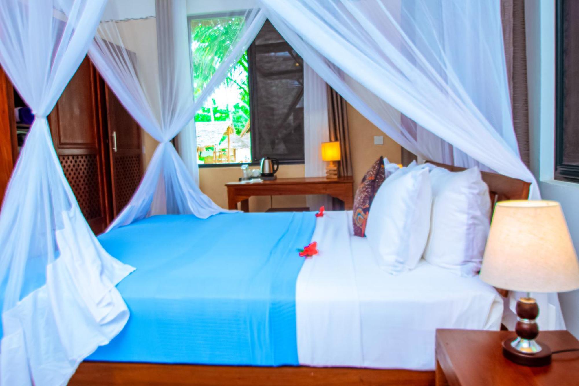 Manolo Resort Uroa