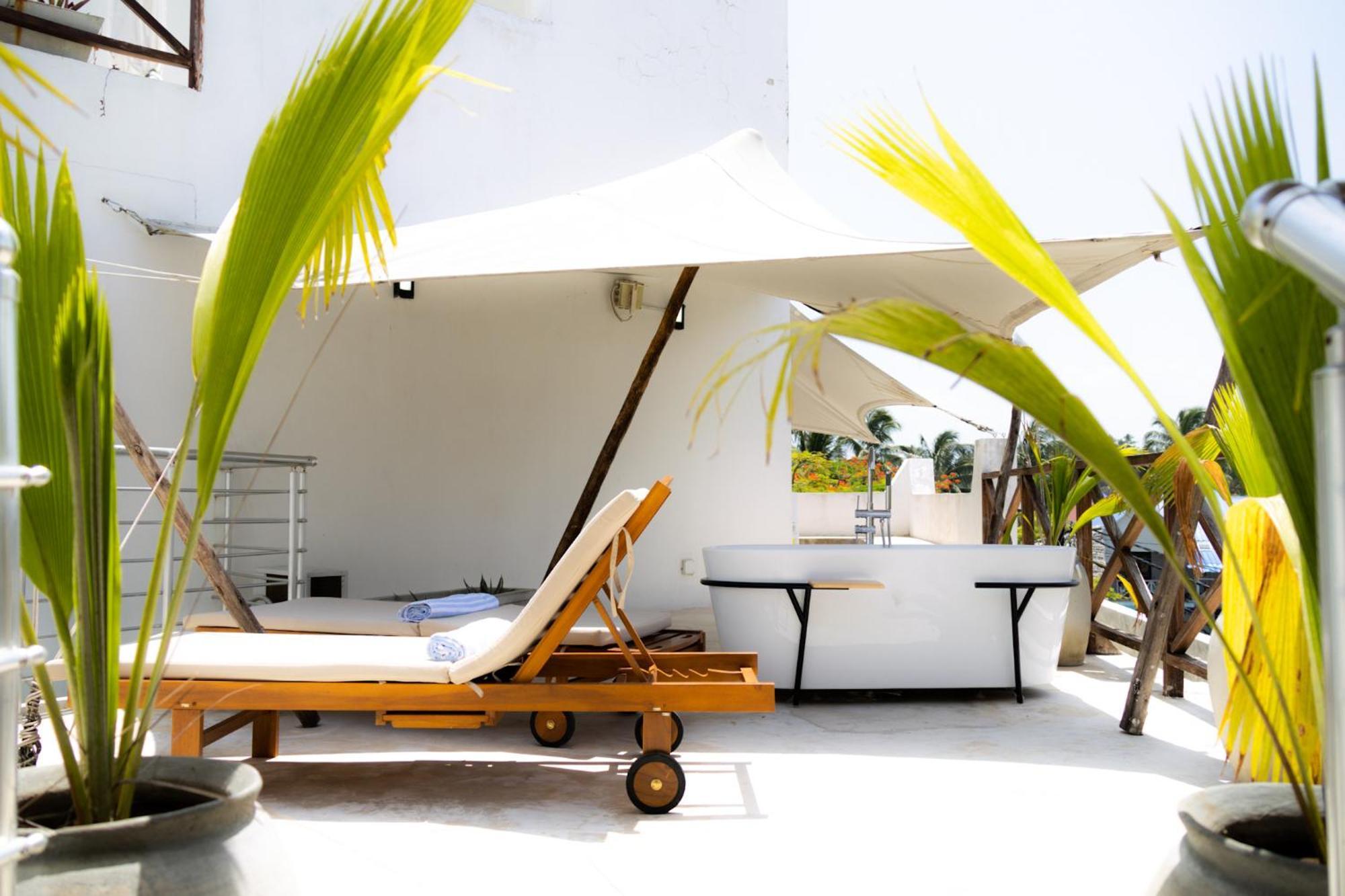 Hotel Pili Pili Tropical Island