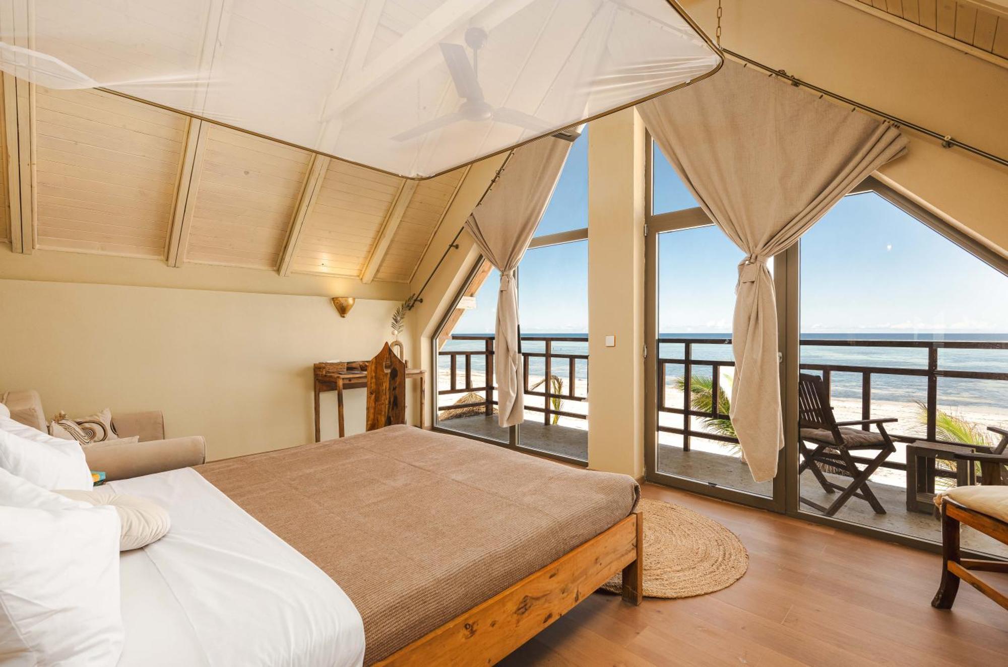 Hotel Clove Island Essence &