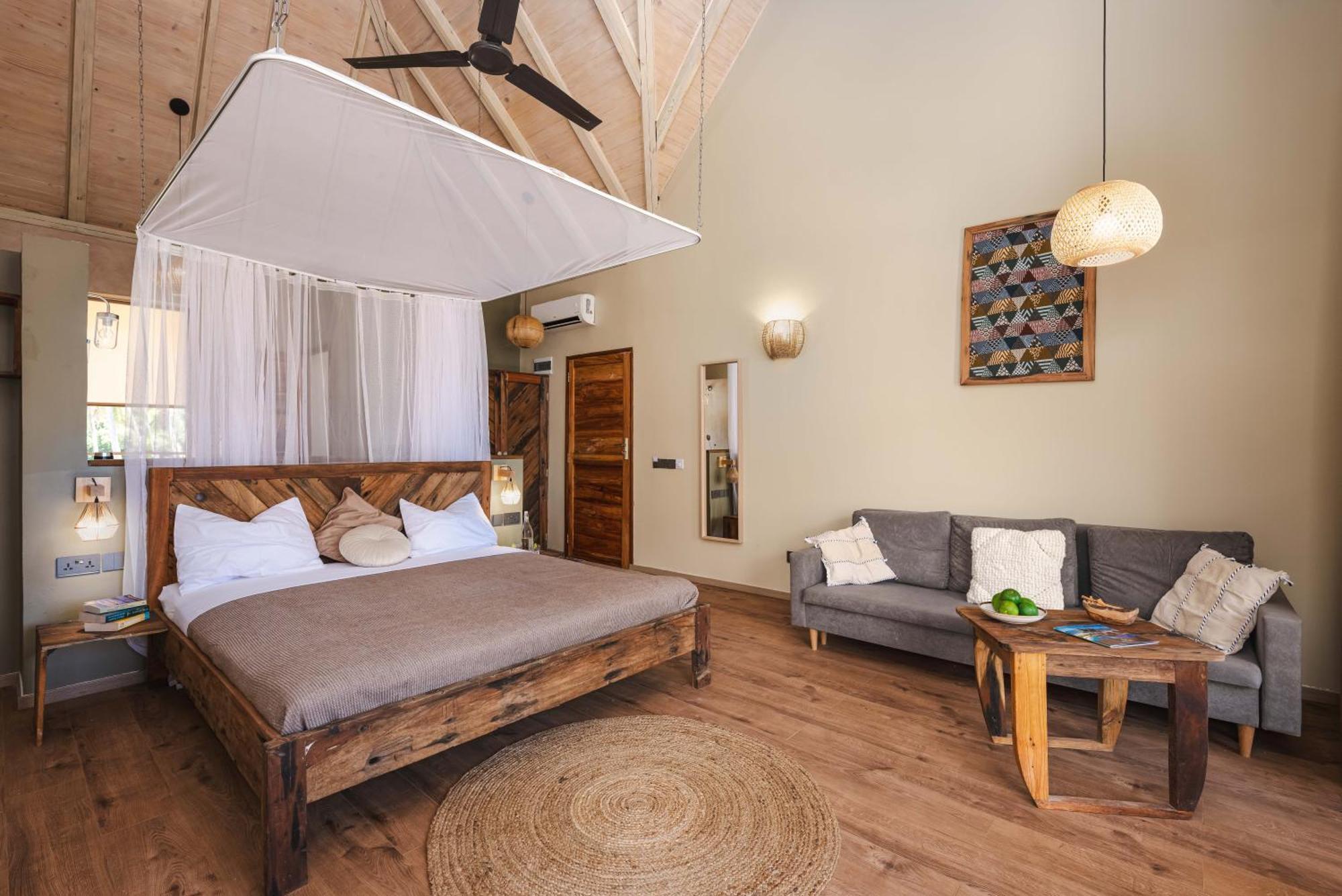 Clove Island Essence & Hotel
