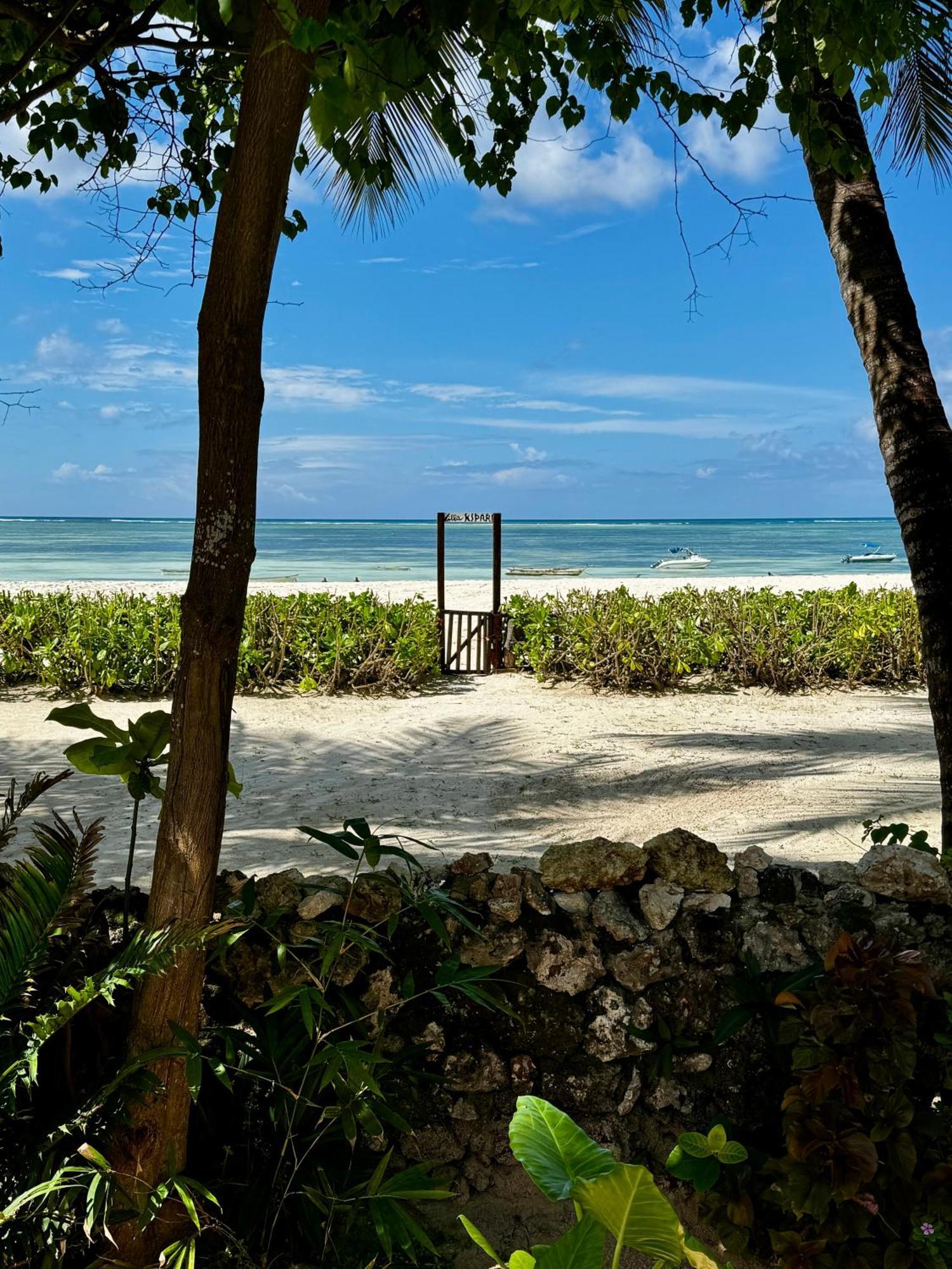 Villa Kipara - On The Beach - Private Pool & Jacuzzi * Pwani Mchangani