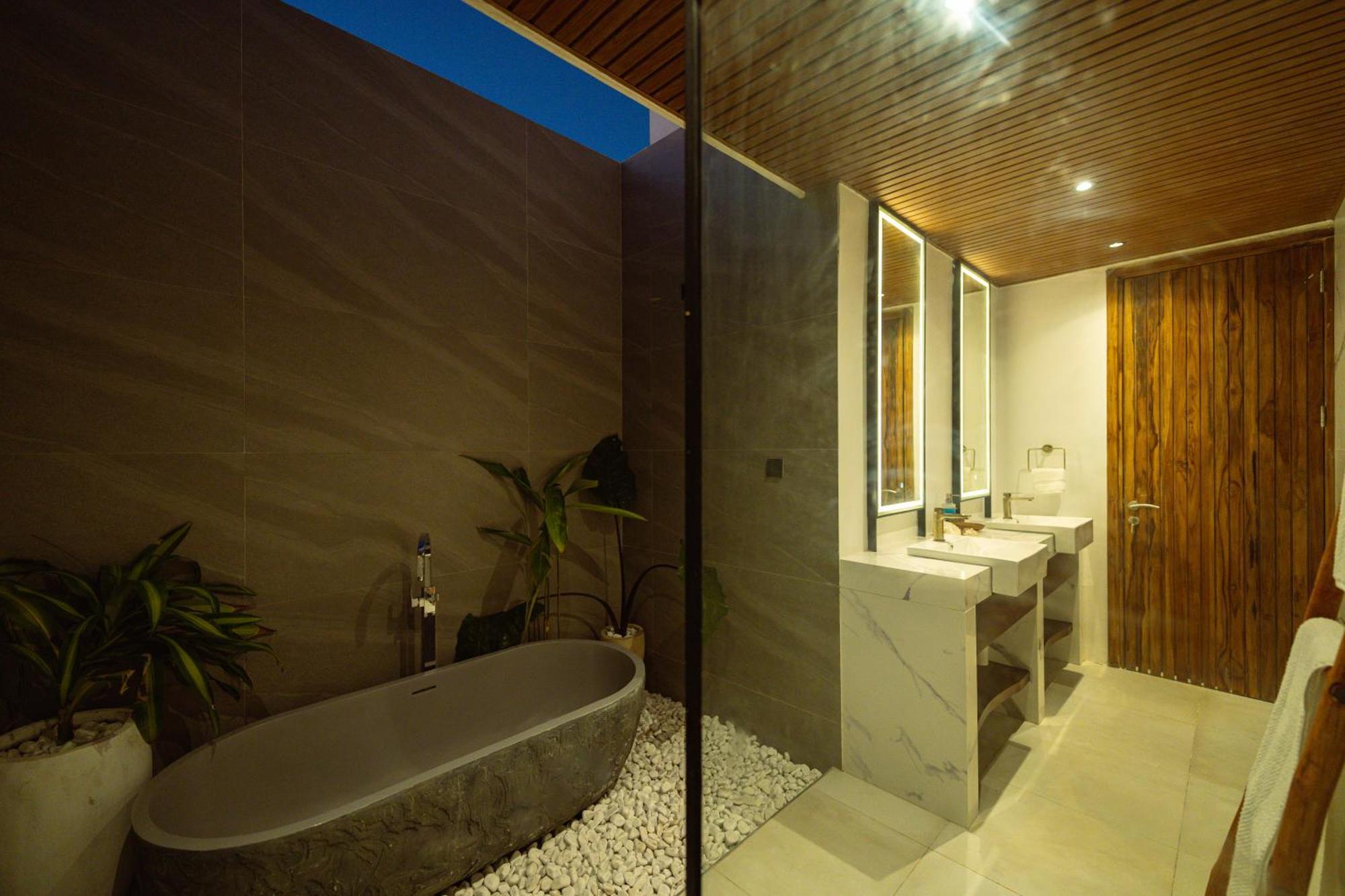 Emerald By Emerald Escapes Ltd *