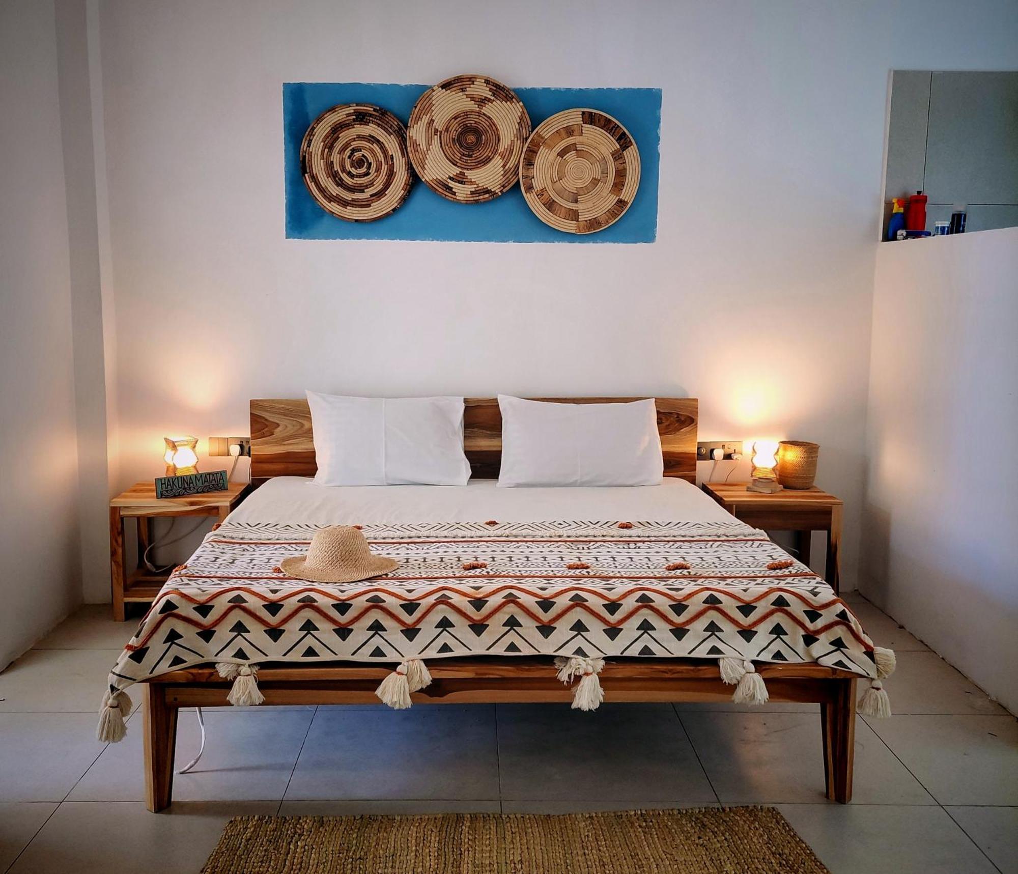 Exquisite Double Storey Luxury Retreat 90m From Zanzibar Ideal Prime Location Tv Wifi Aircon And Private Pool *