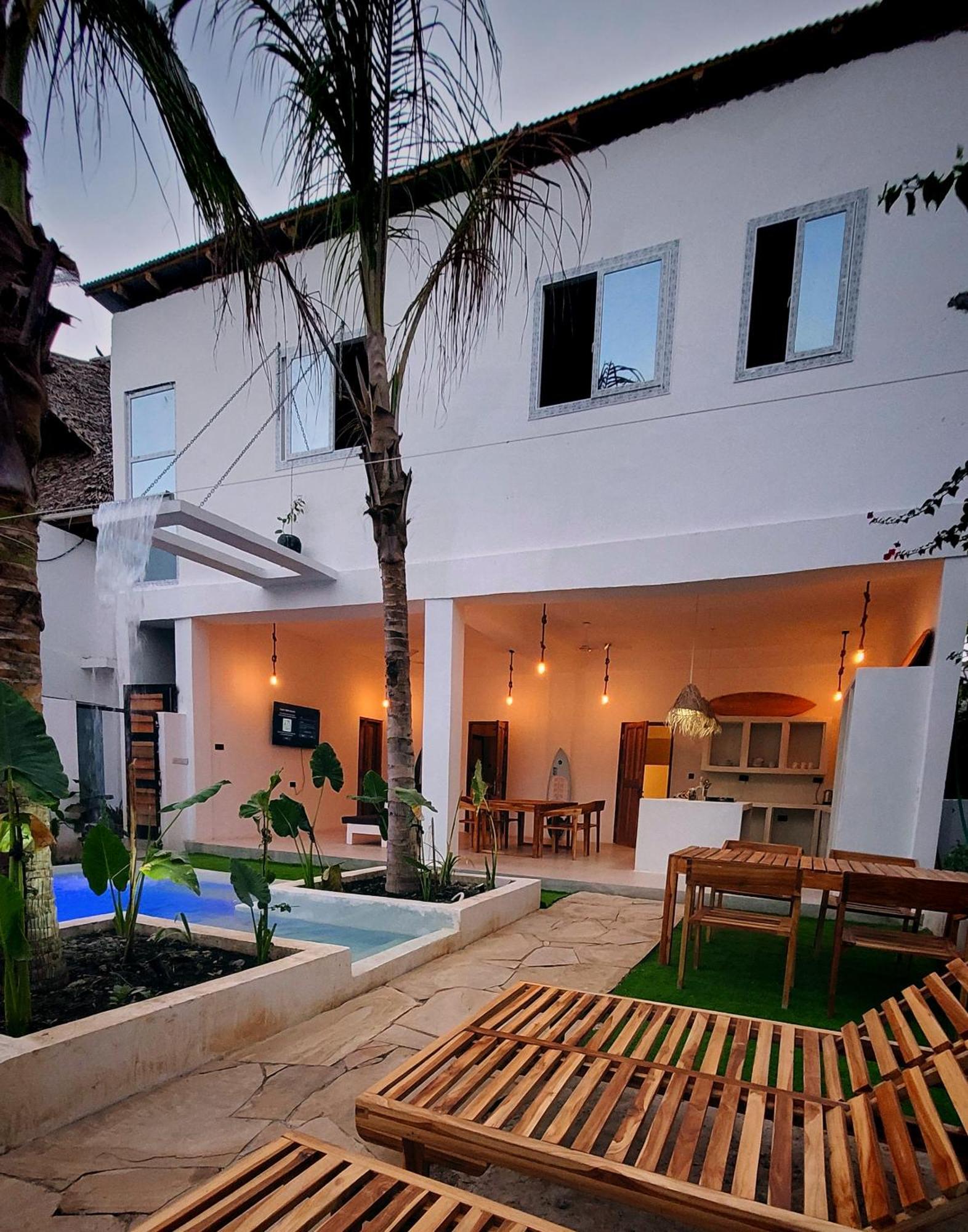 Villa Exquisite Double Storey Luxury Retreat 90m From Zanzibar Ideal Prime Location Tv Wifi Aircon And Private Pool