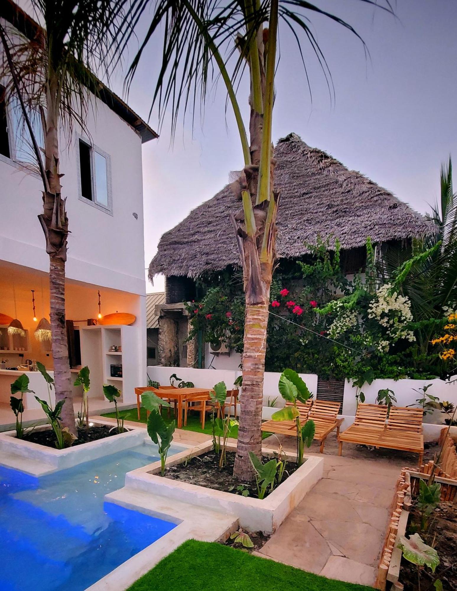 Villa Exquisite Double Storey Luxury Retreat 90m From Zanzibar Ideal Prime Location Tv Wifi Aircon And Private Pool Paje