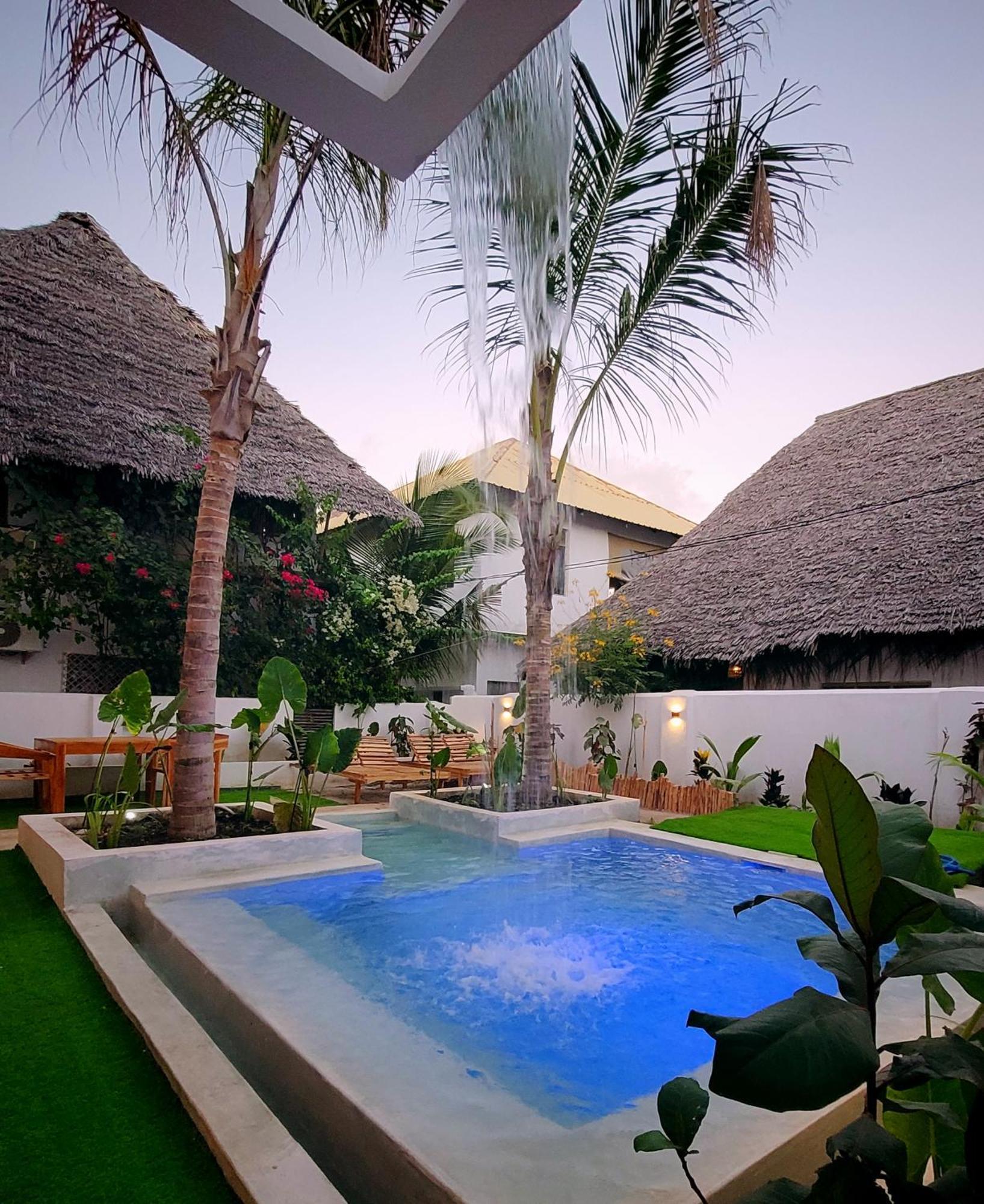 Villa Exquisite Double Storey Luxury Retreat 90m From Zanzibar Ideal Prime Location Tv Wifi Aircon And Private Pool *