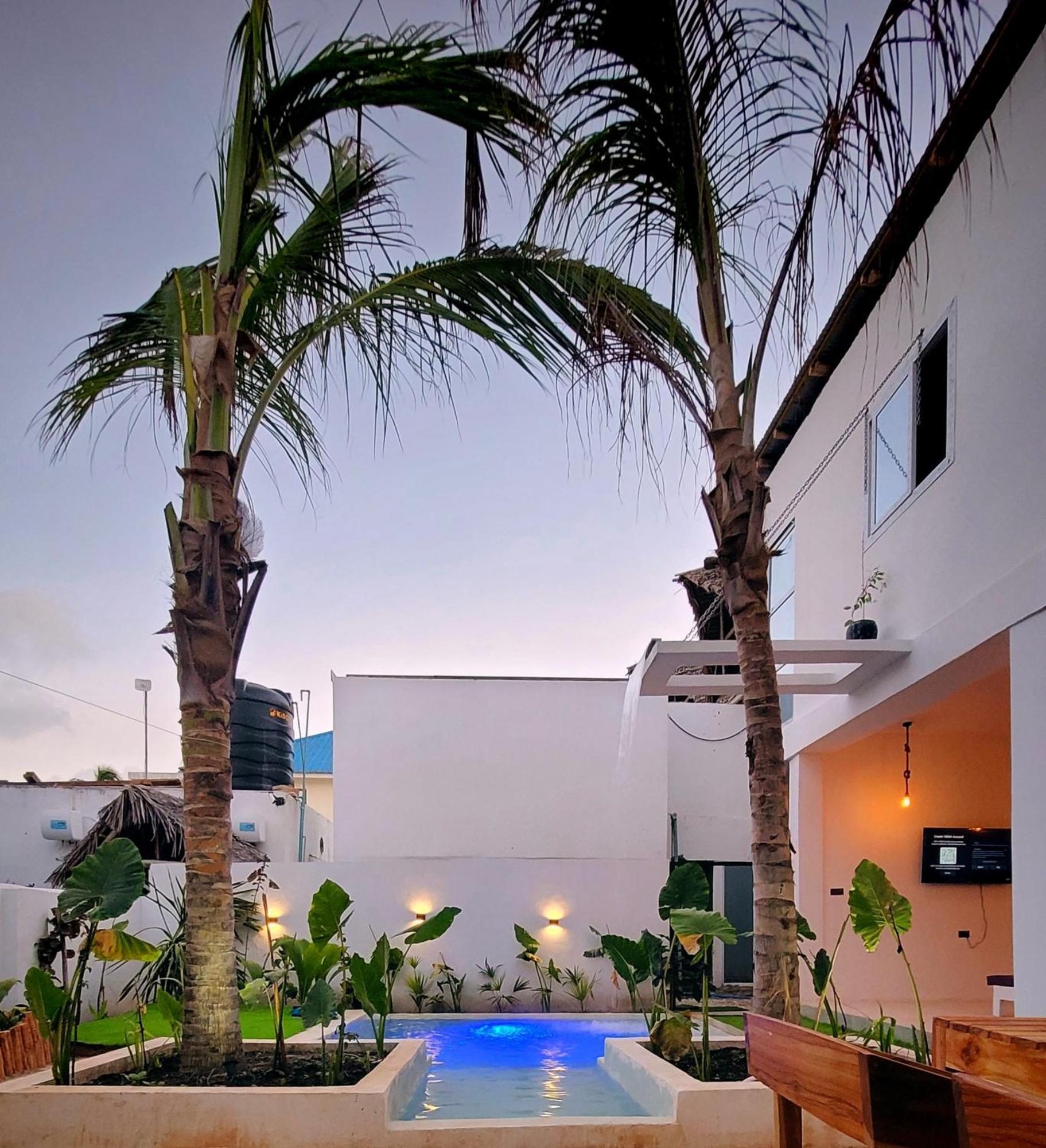 Villa Exquisite Double Storey Luxury Retreat 90m From Zanzibar Ideal Prime Location Tv Wifi Aircon And Private Pool *