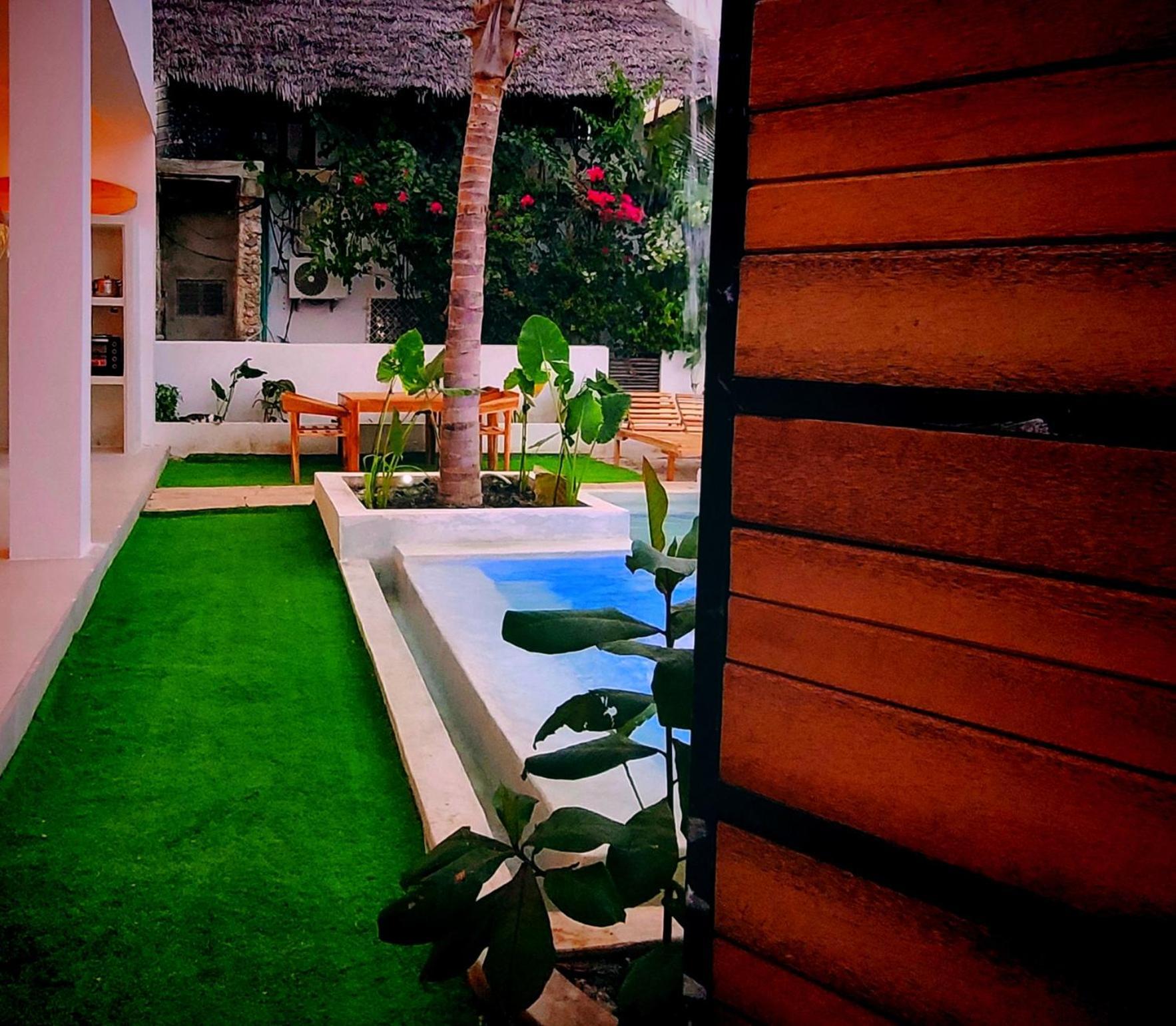 Exquisite Double Storey Luxury Retreat 90m From Zanzibar Ideal Prime Location Tv Wifi Aircon And Private Pool Paje