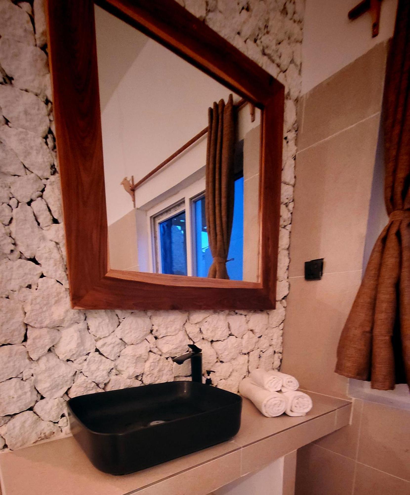 Exquisite Double Storey Luxury Retreat 90m From Zanzibar Ideal Prime Location Tv Wifi Aircon And Private Pool * Paje