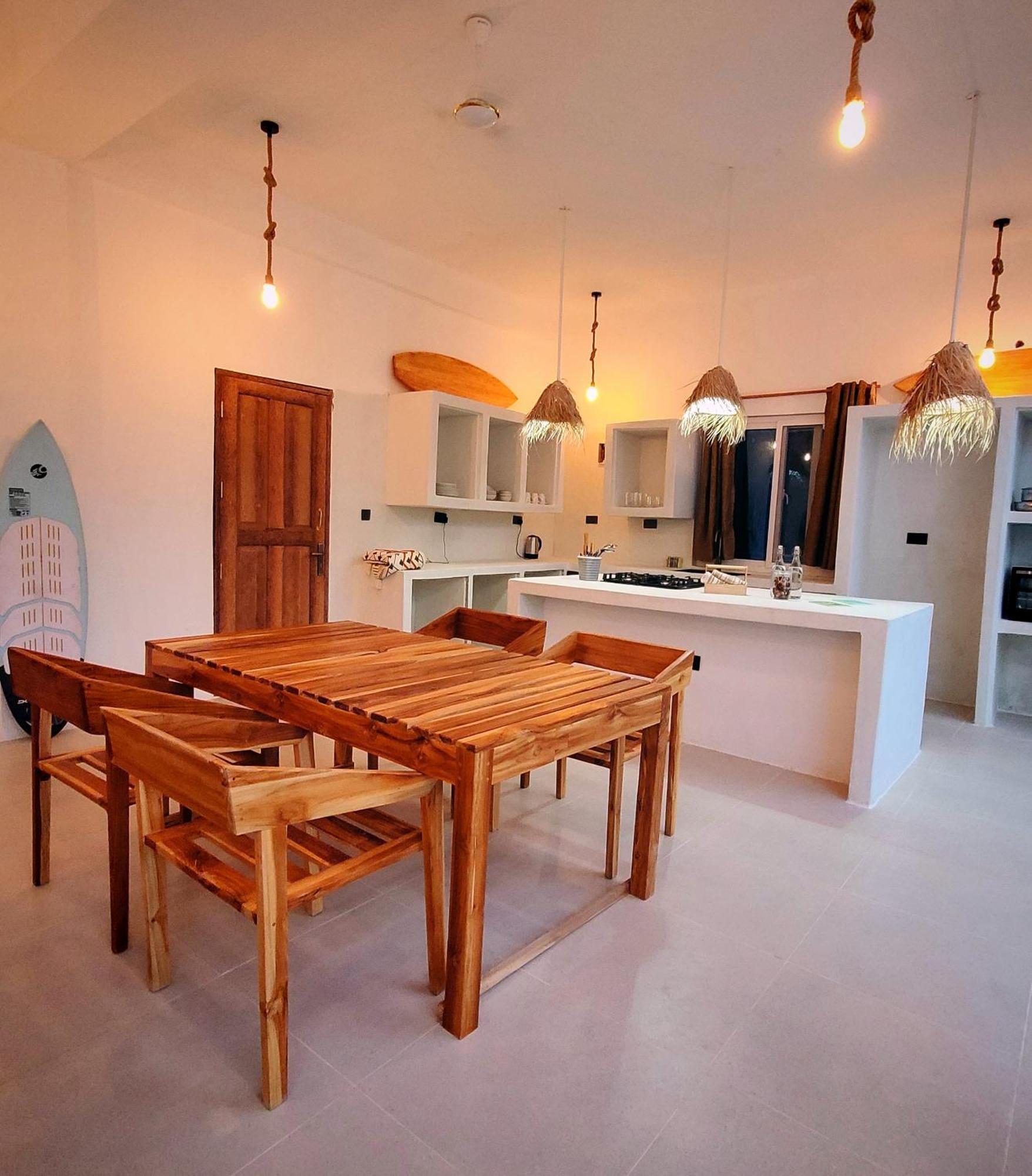 Exquisite Double Storey Luxury Retreat 90m From Zanzibar Ideal Prime Location Tv Wifi Aircon And Private Pool *