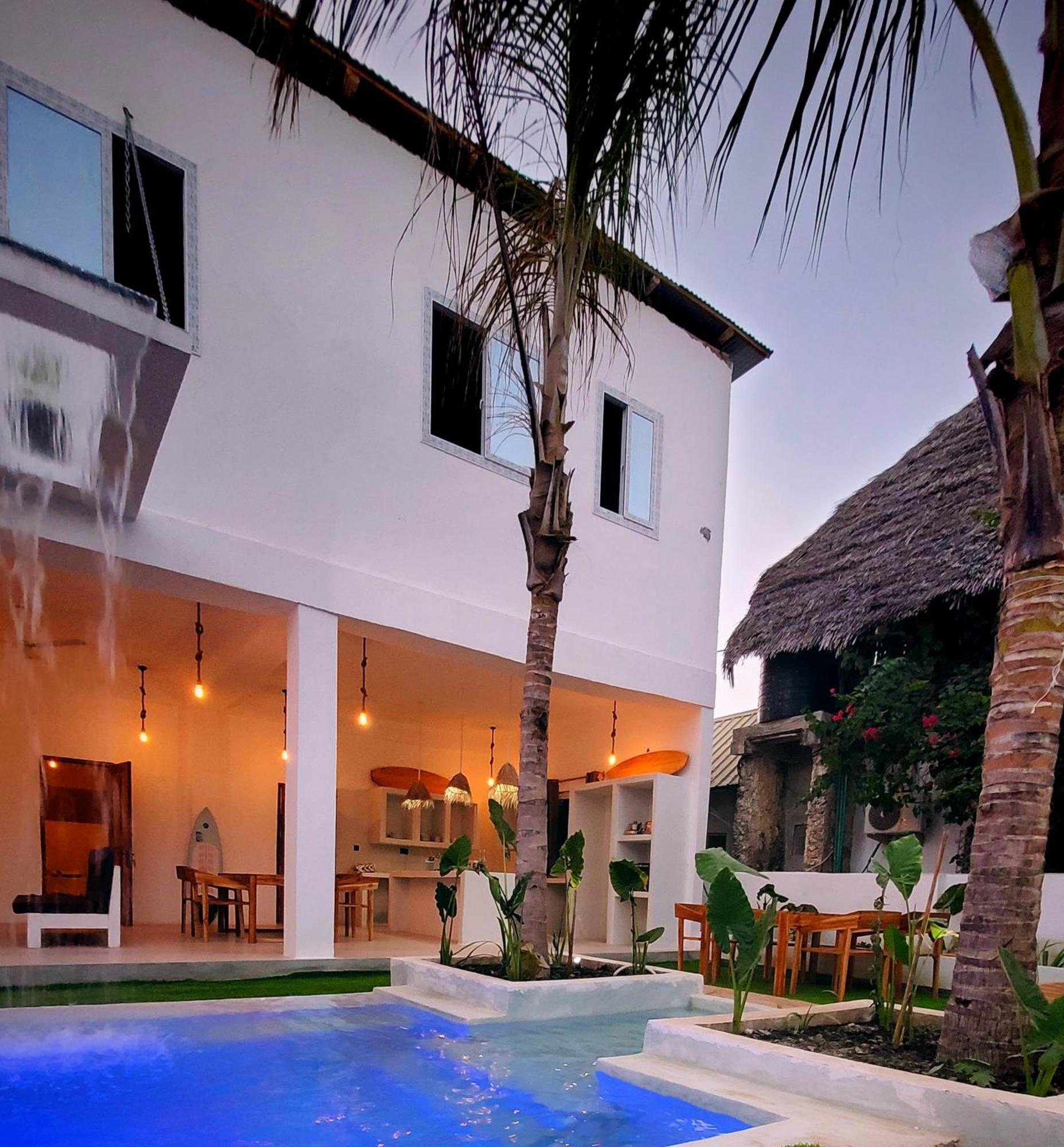 Exquisite Double Storey Luxury Retreat 90m From Zanzibar Ideal Prime Location Tv Wifi Aircon And Private Pool
