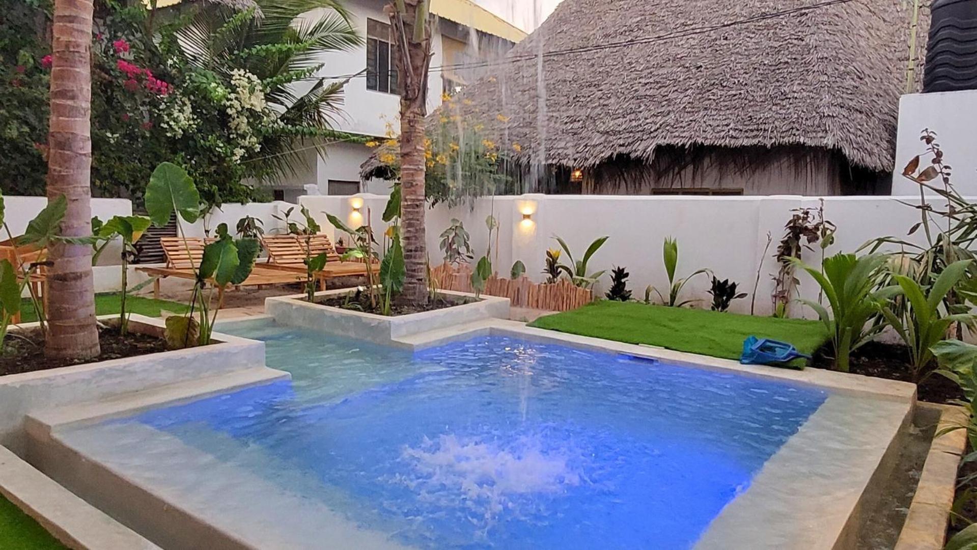 Exquisite Double Storey Luxury Retreat 90m From Zanzibar Ideal Prime Location Tv Wifi Aircon And Private Pool