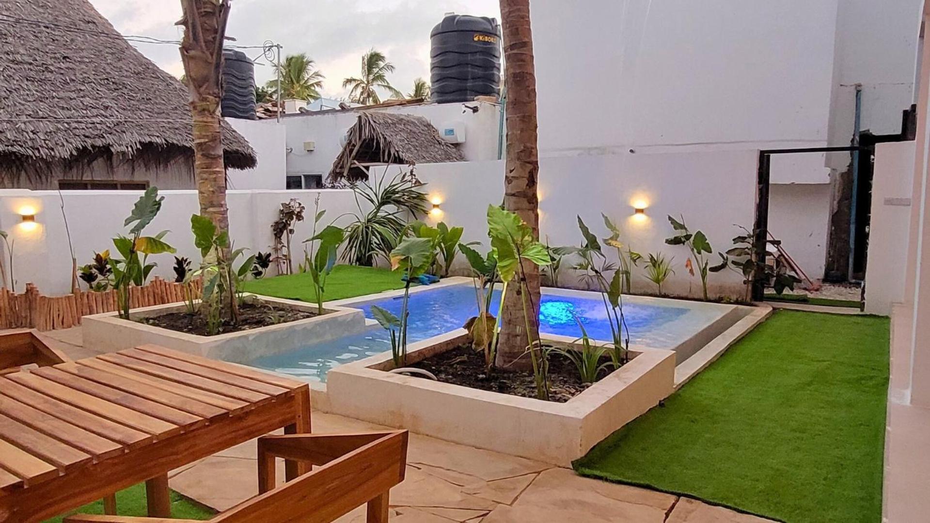 Exquisite Double Storey Luxury Retreat 90m From Zanzibar Ideal Prime Location Tv Wifi Aircon And Private Pool Villa Paje