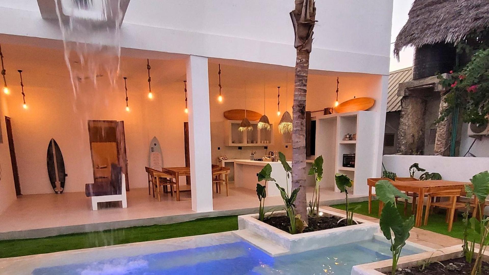 Exquisite Double Storey Luxury Retreat 90m From Zanzibar Ideal Prime Location Tv Wifi Aircon And Private Pool *