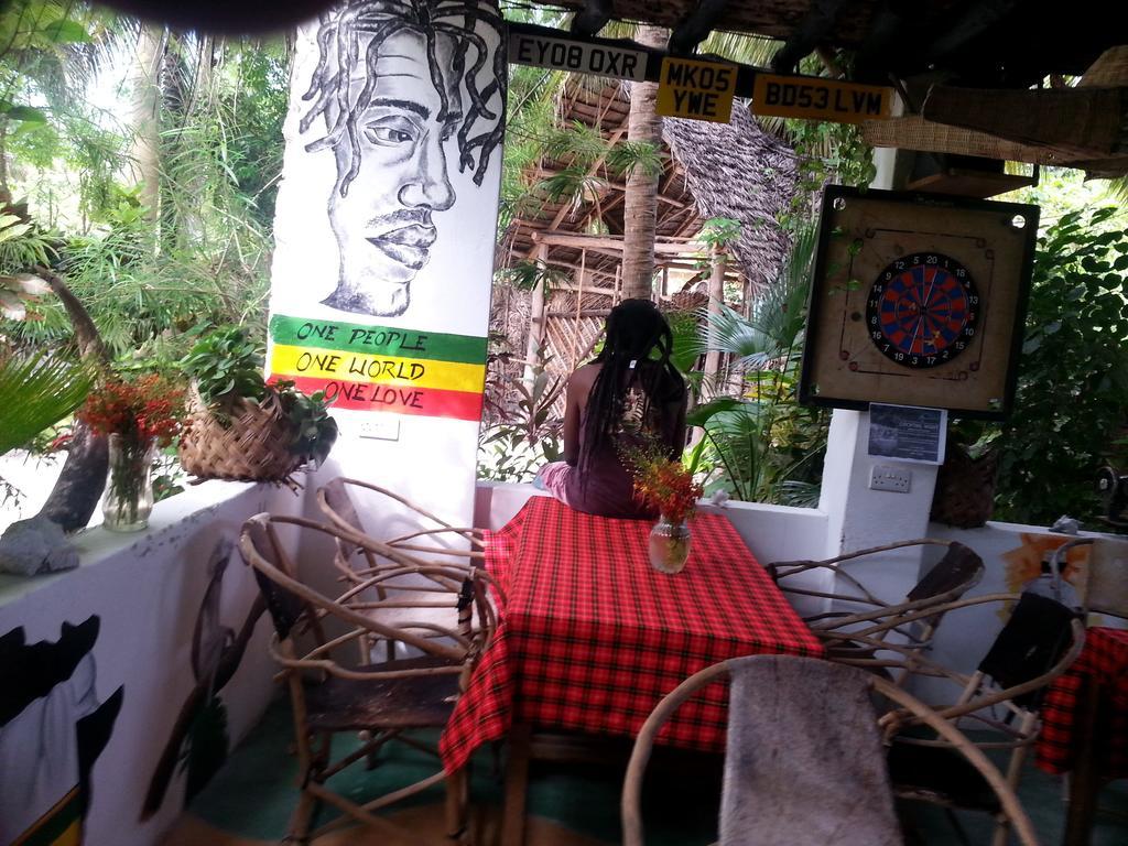 Mustapha' S Place 3*