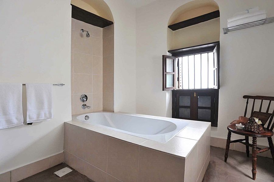 Kisiwa House Hotel