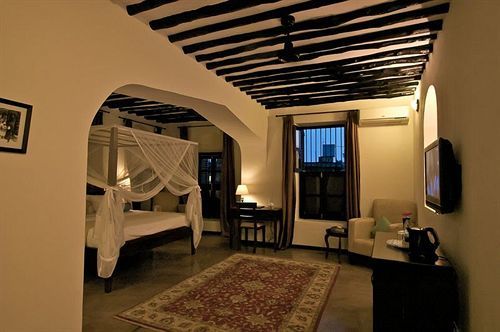 Kisiwa House Hotel