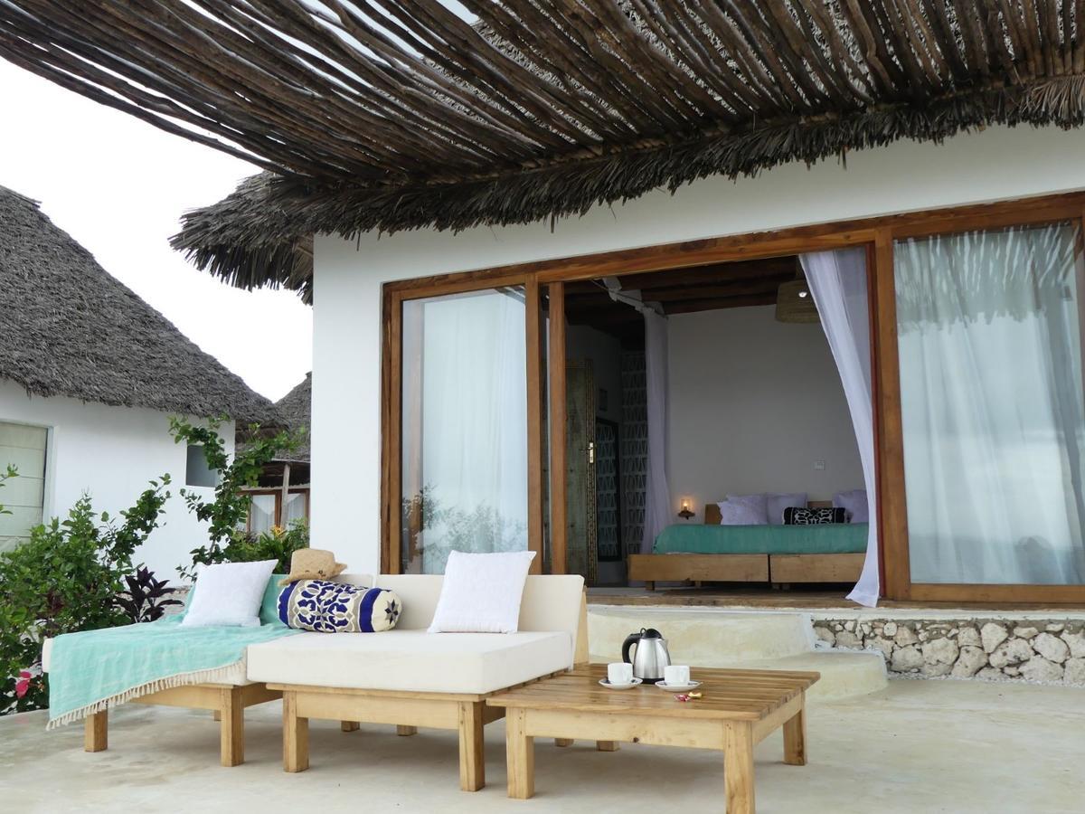 Zanbluu Lodge *