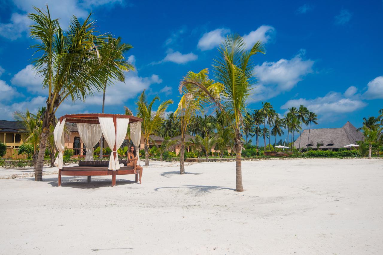 Hotel The Sands Bwejuu